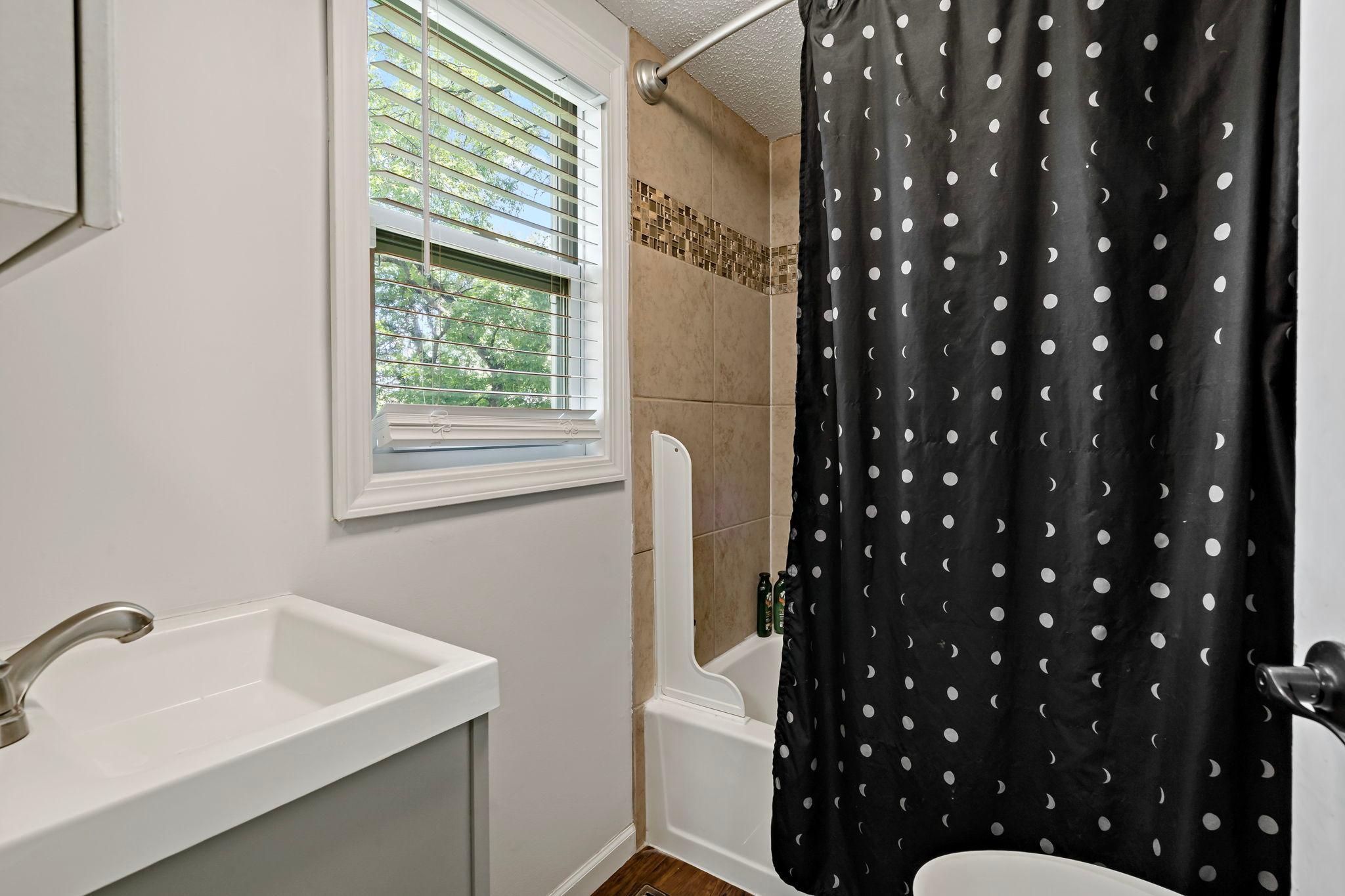 5740 Dupont Avenue N Property Photo 13