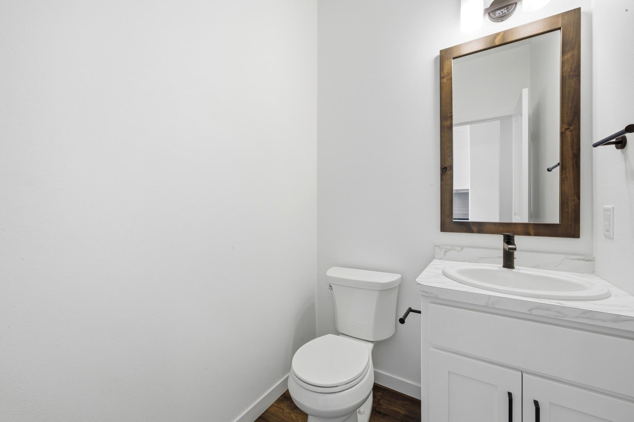 5555 Lori Lane W Property Photo 11