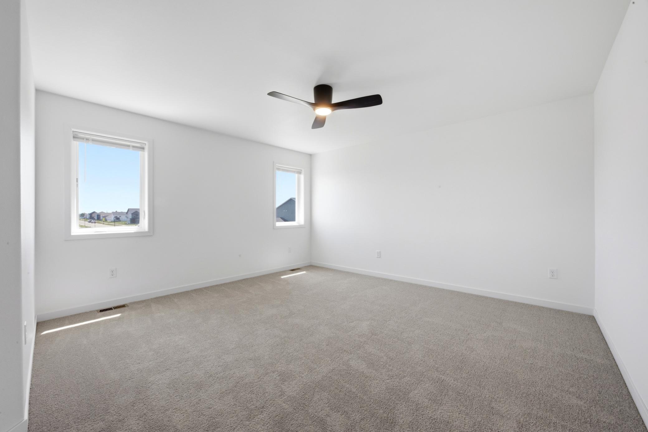 5555 Lori Lane W Property Photo 12