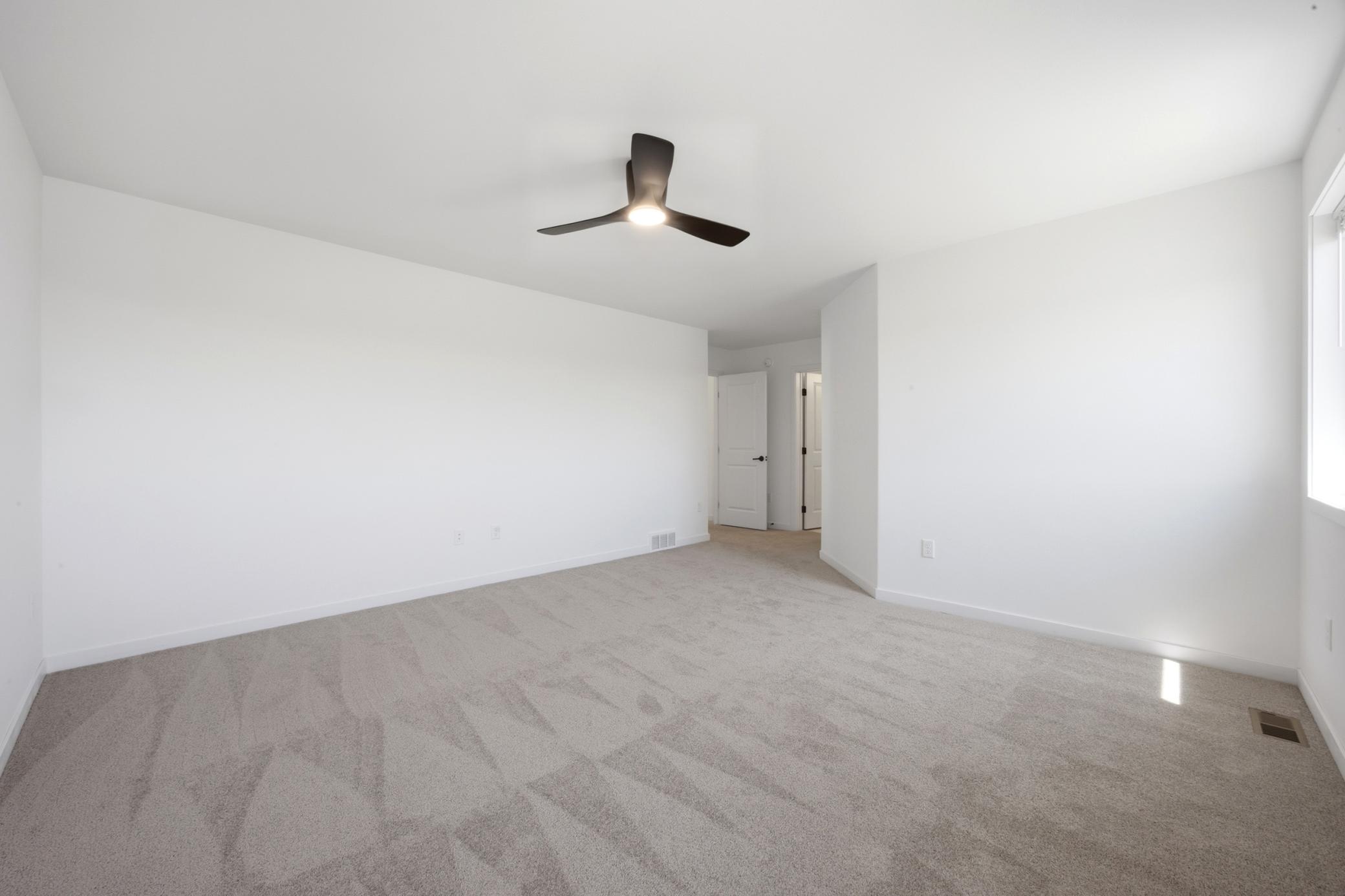 5555 Lori Lane W Property Photo 13