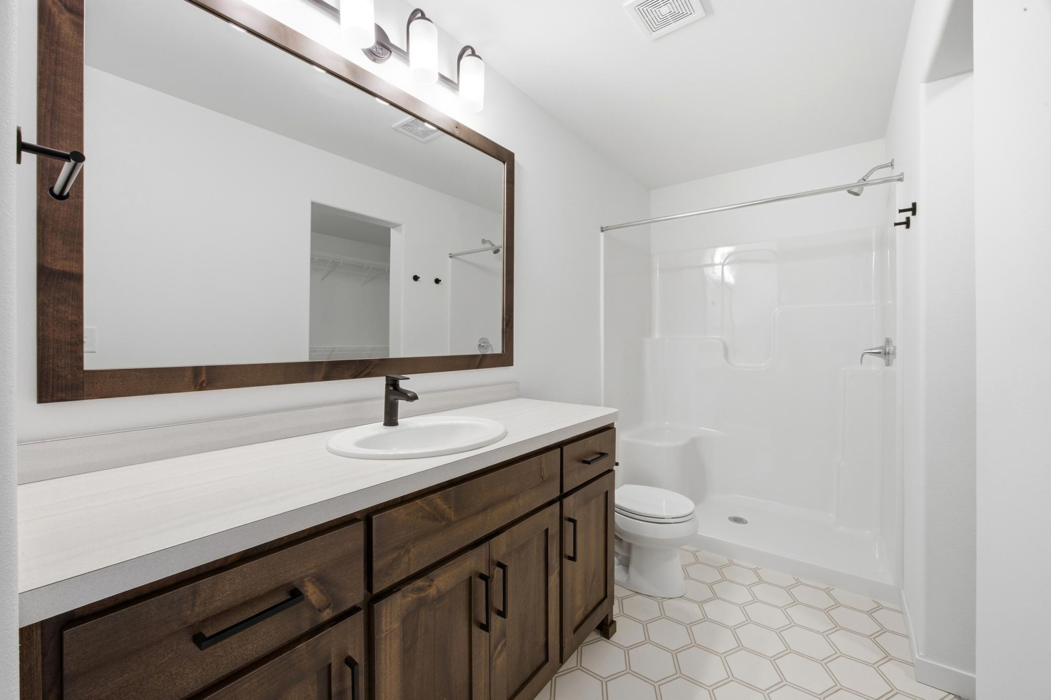 5555 Lori Lane W Property Photo 14