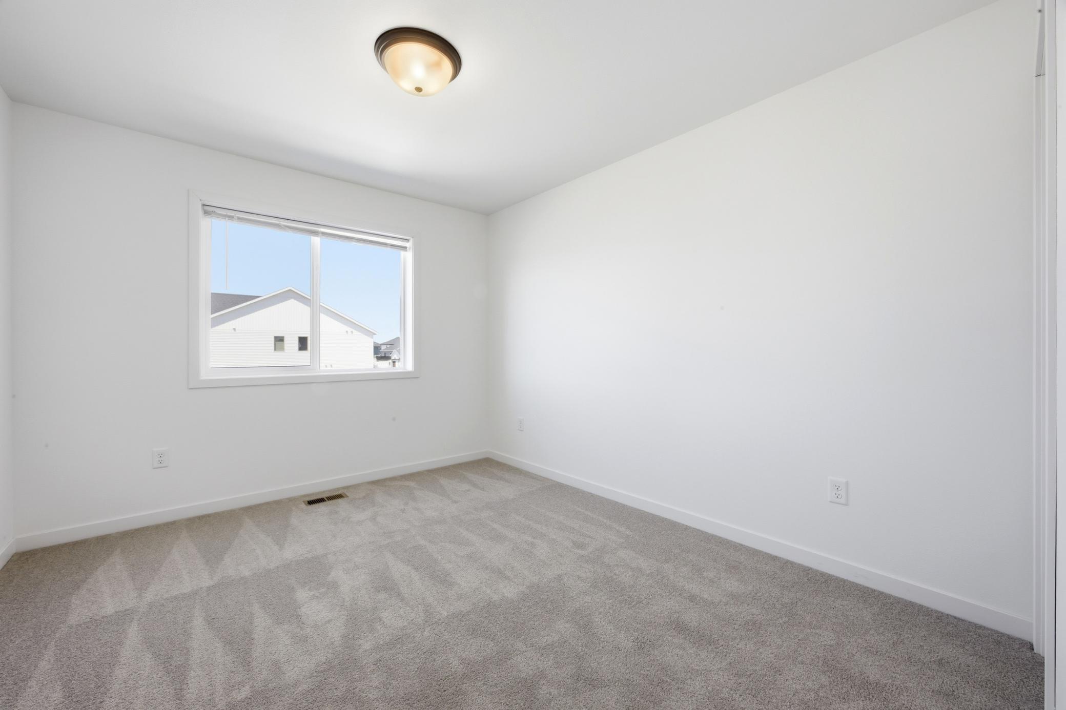 5555 Lori Lane W Property Photo 16