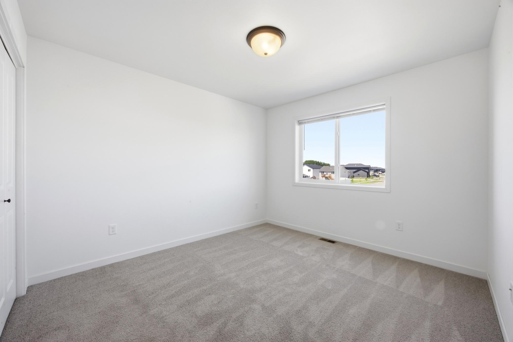 5555 Lori Lane W Property Photo 18