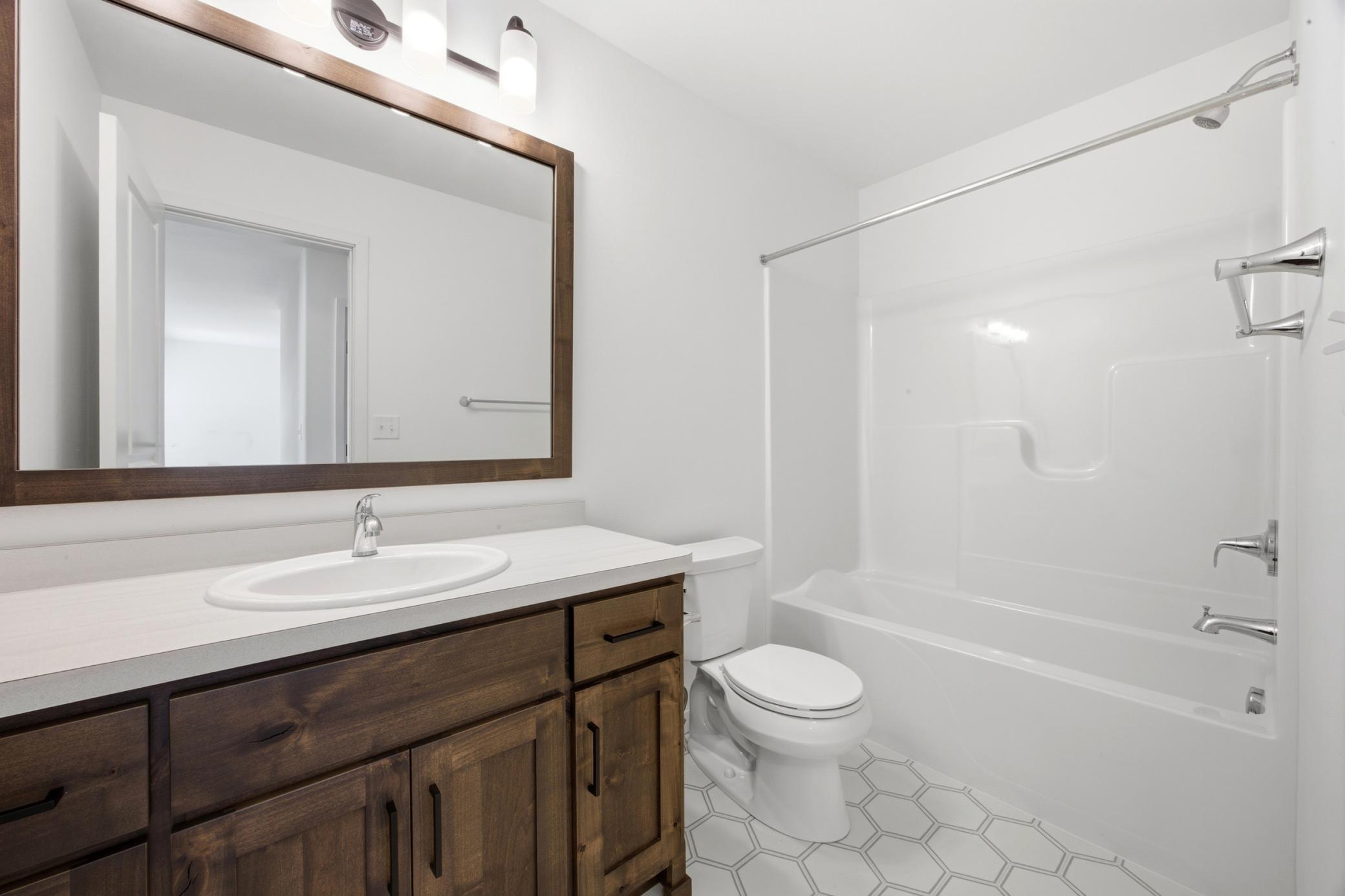 5555 Lori Lane W Property Photo 21