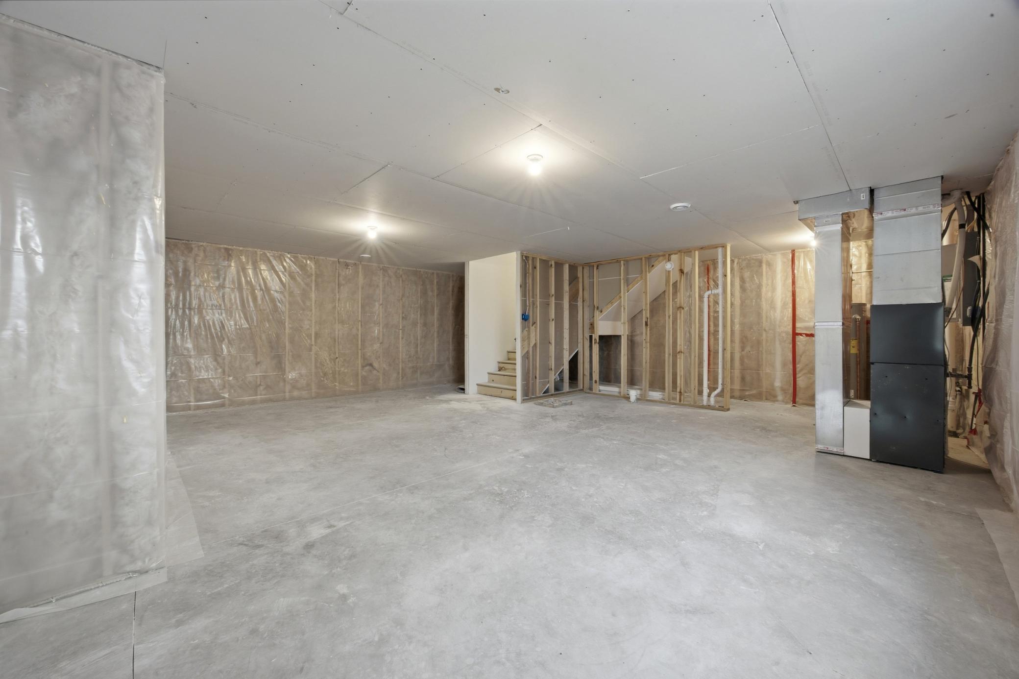 5555 Lori Lane W Property Photo 23