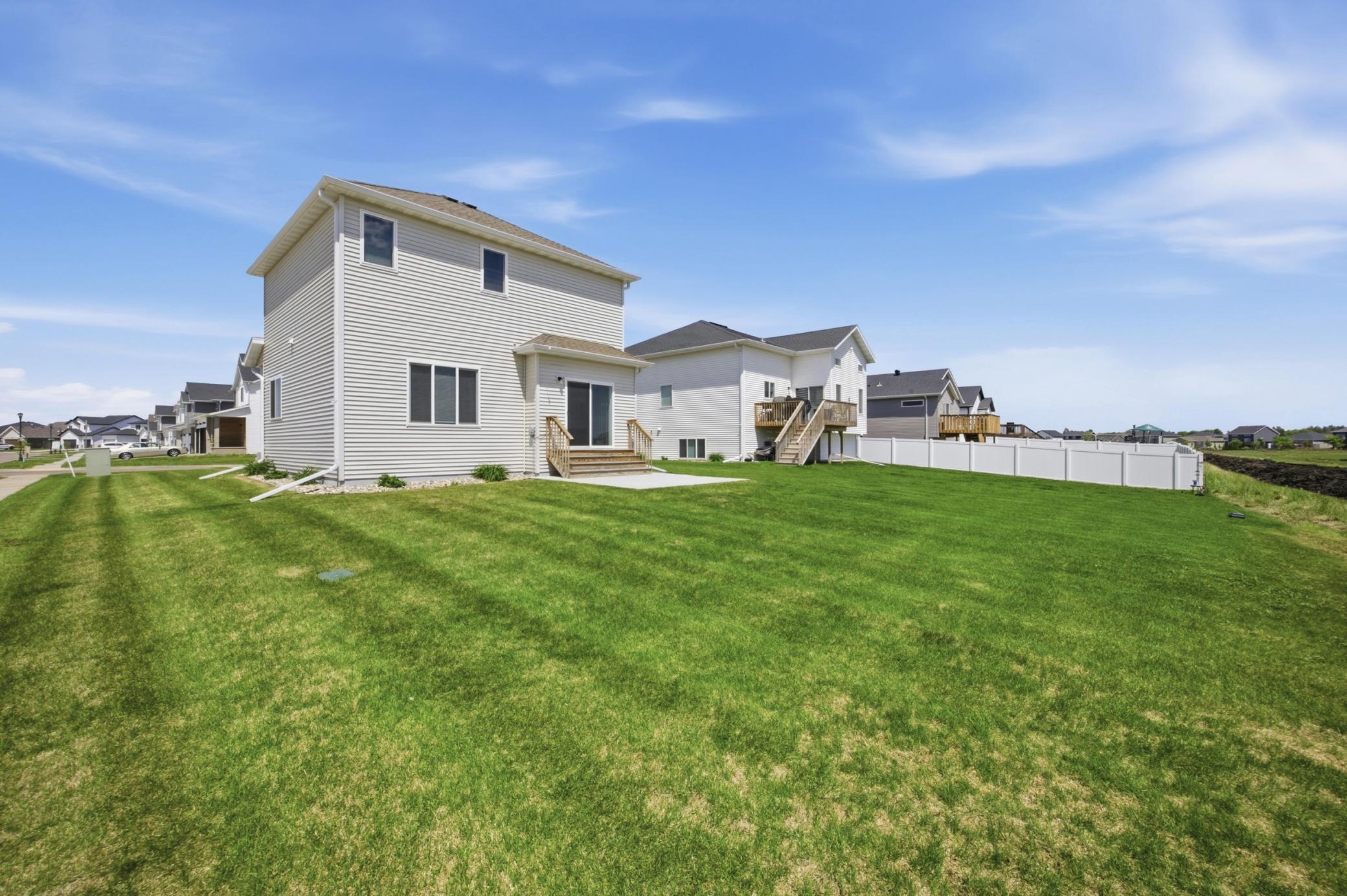 5555 Lori Lane W Property Photo 25