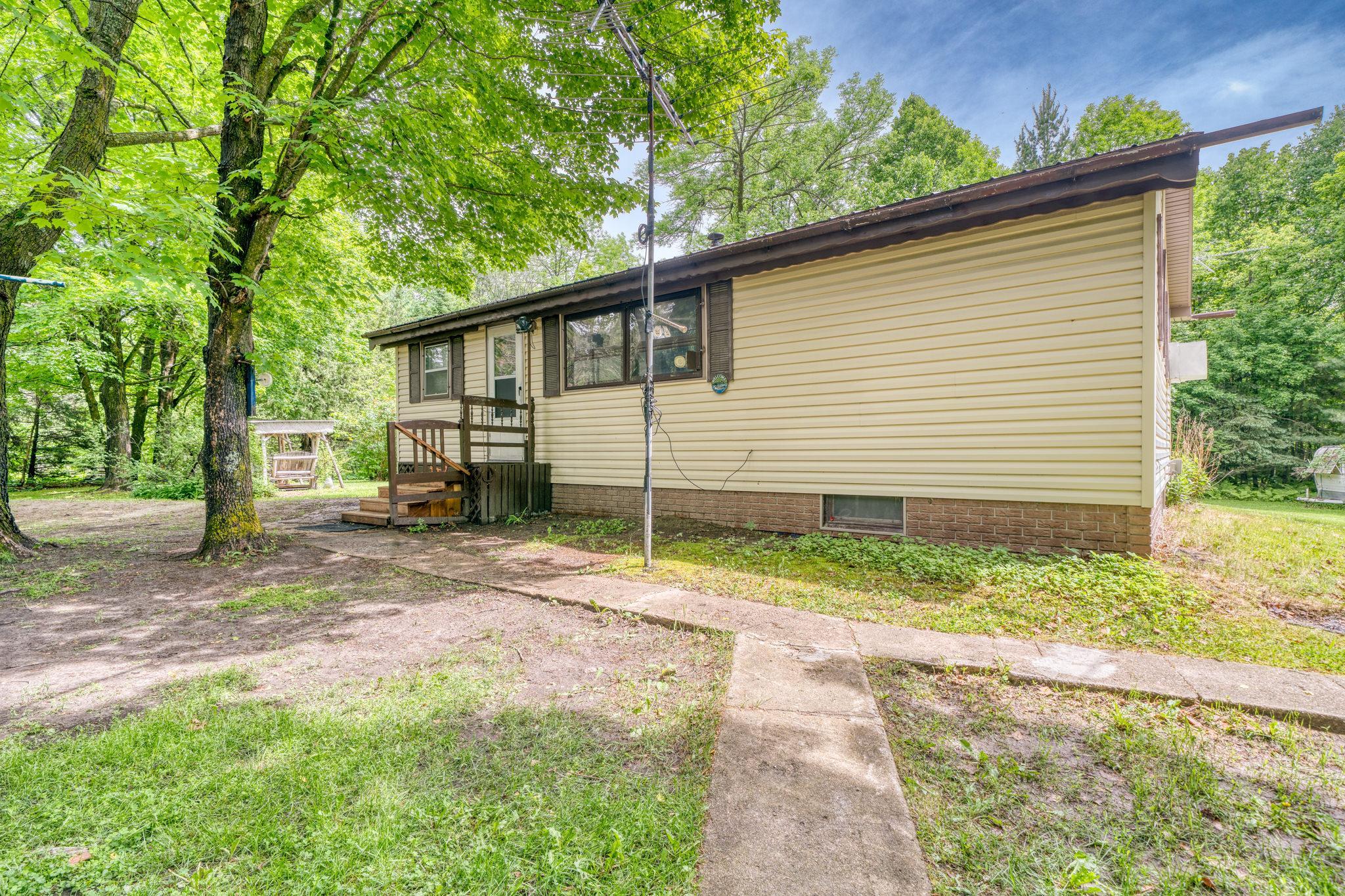 48215 Hawthorn Dr Property Photo 2