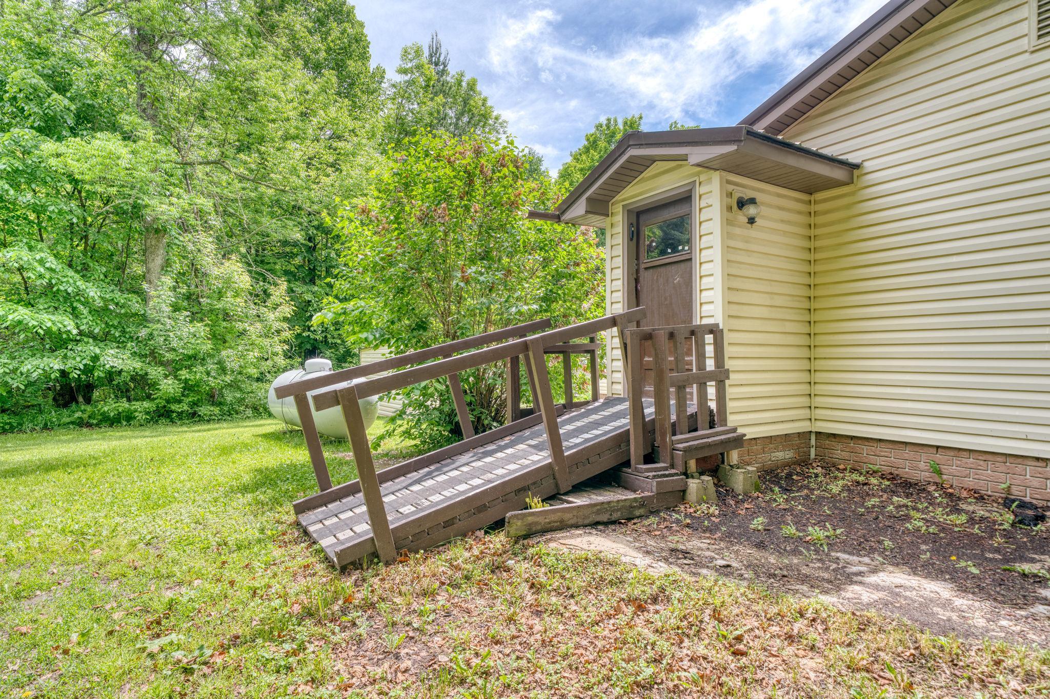 48215 Hawthorn Dr Property Photo 3