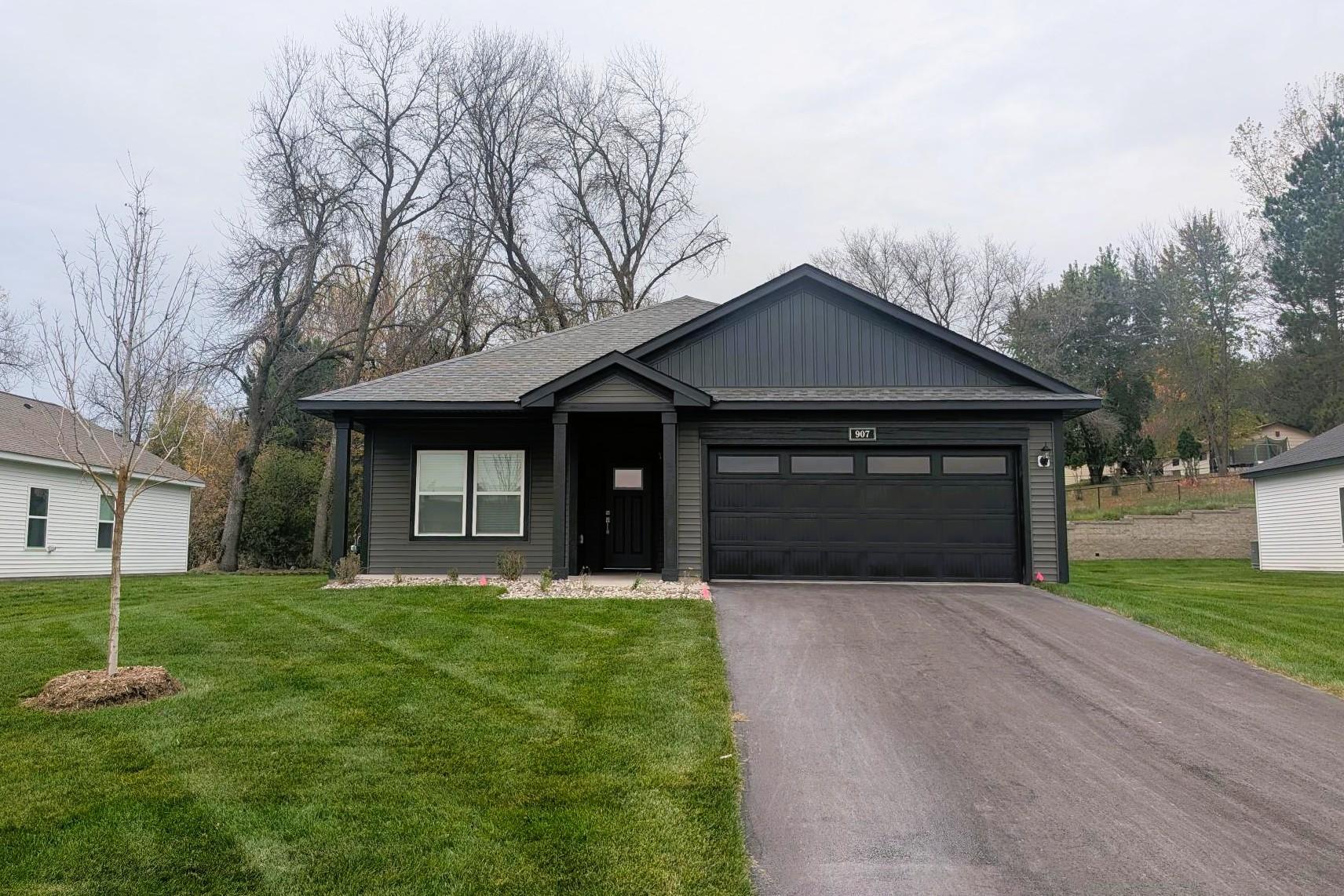 907 Sycamore Place N Property Photo 1
