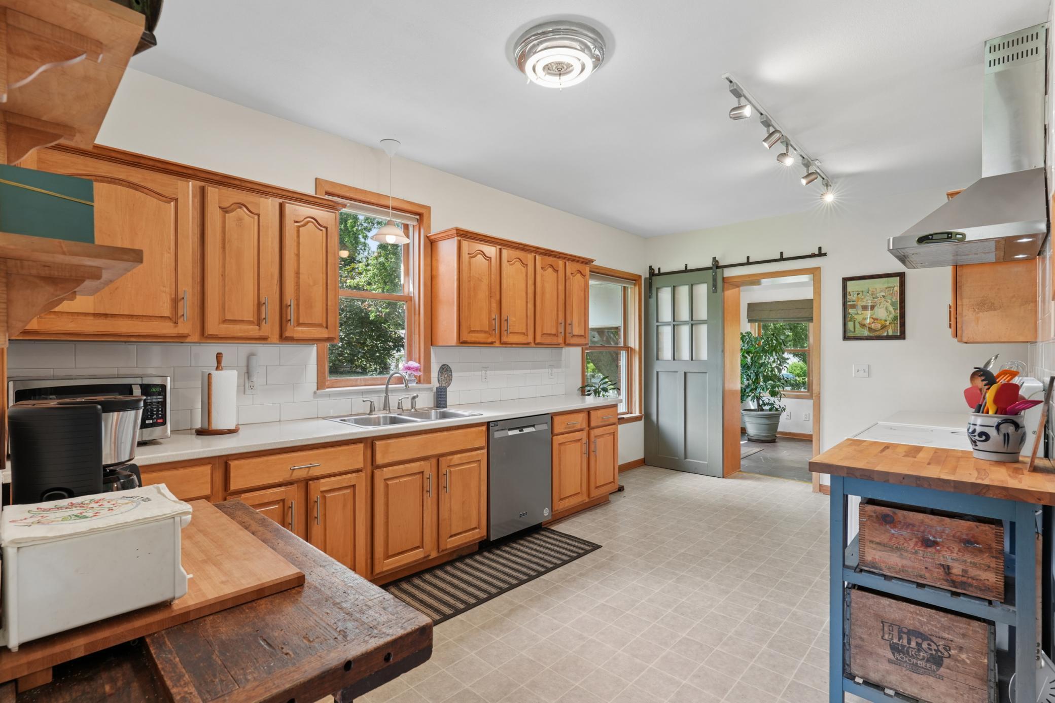215 Elm Street W Property Photo 5