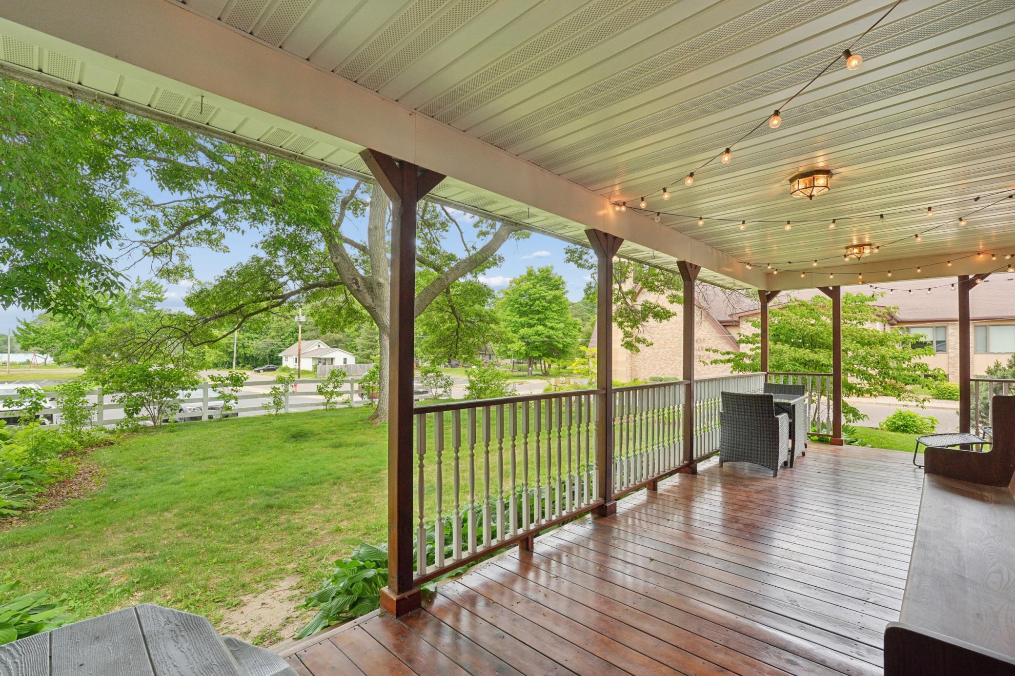 215 Elm Street W Property Photo 6