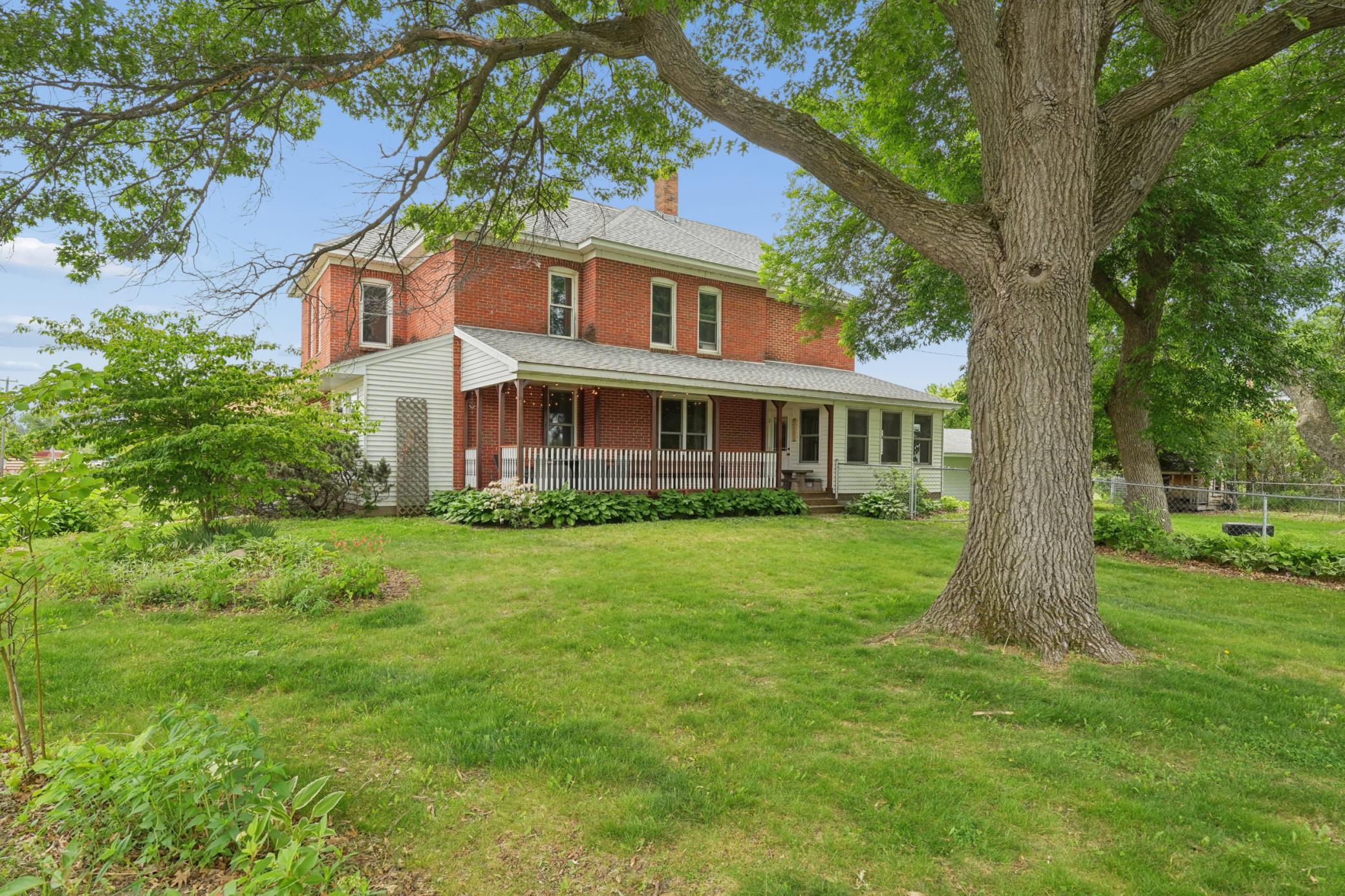215 Elm Street W Property Photo 7