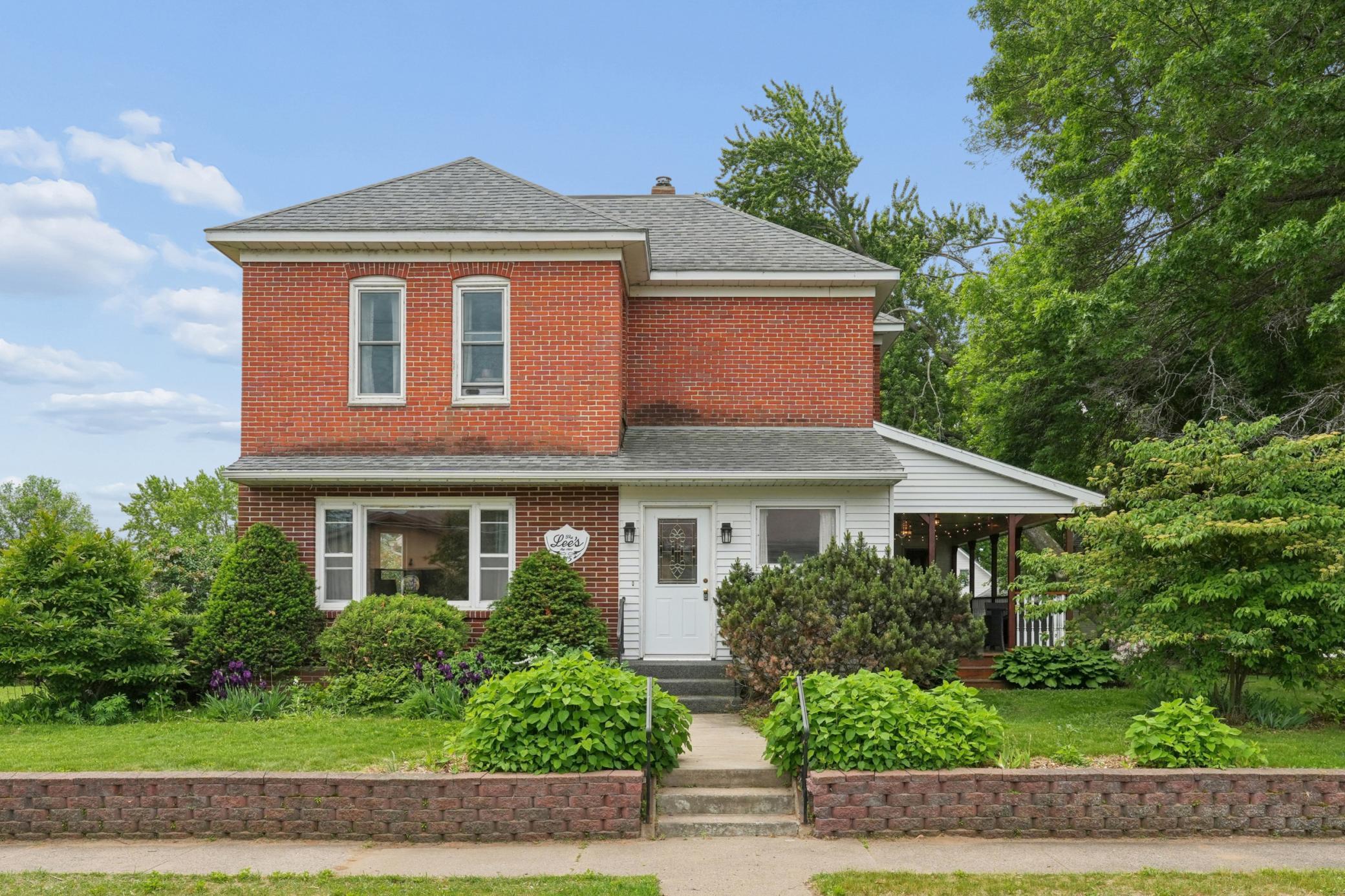 215 Elm Street W Property Photo 11