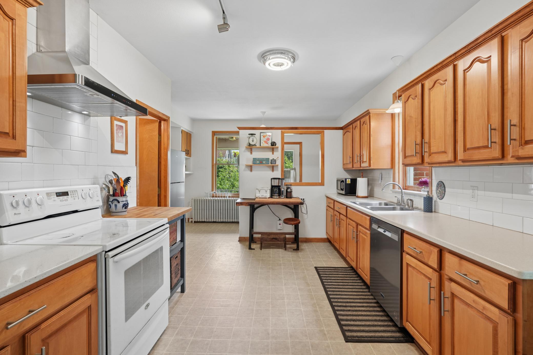 215 Elm Street W Property Photo 12