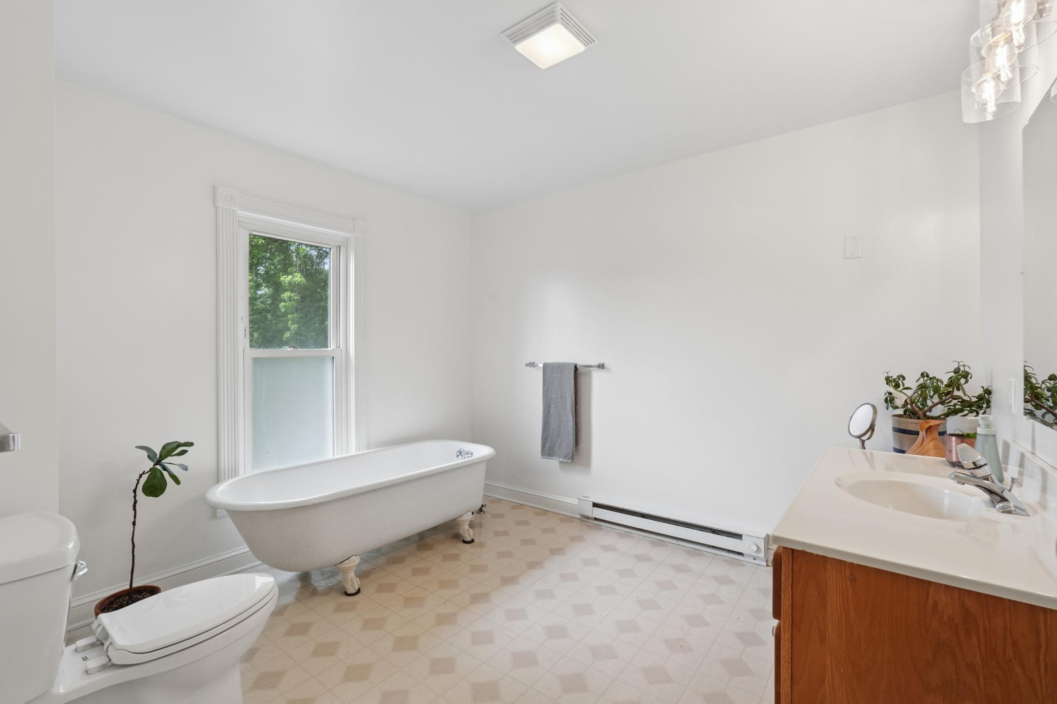 215 Elm Street W Property Photo 20