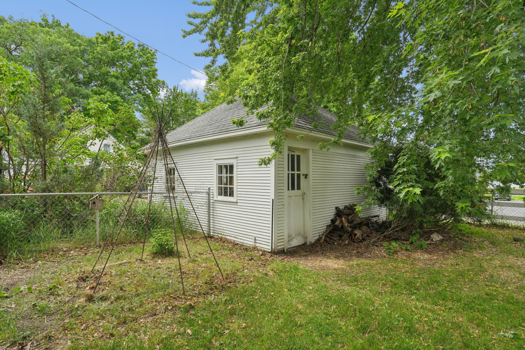 215 Elm Street W Property Photo 29