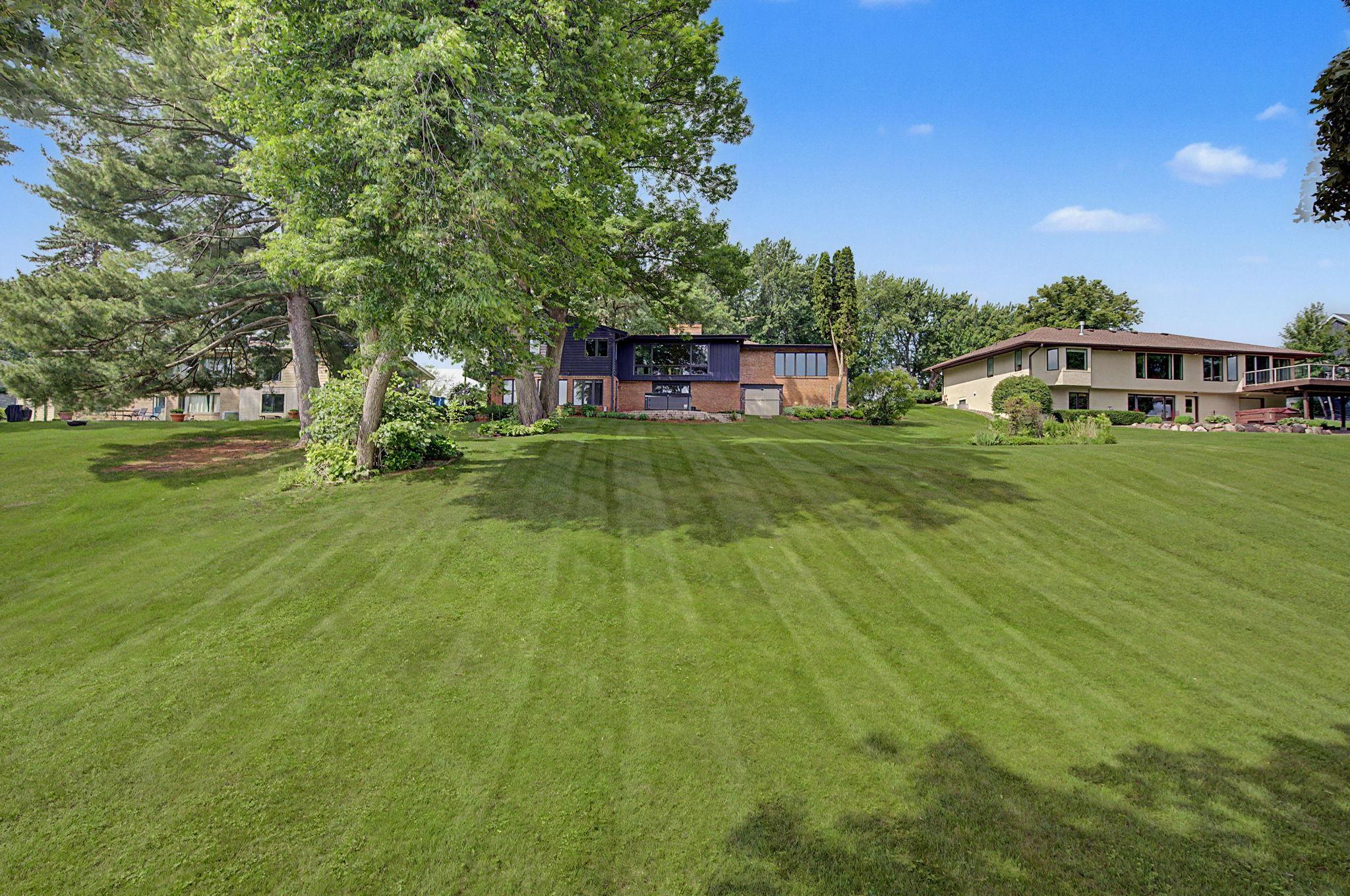 725 Bradford Avenue Property Photo 3
