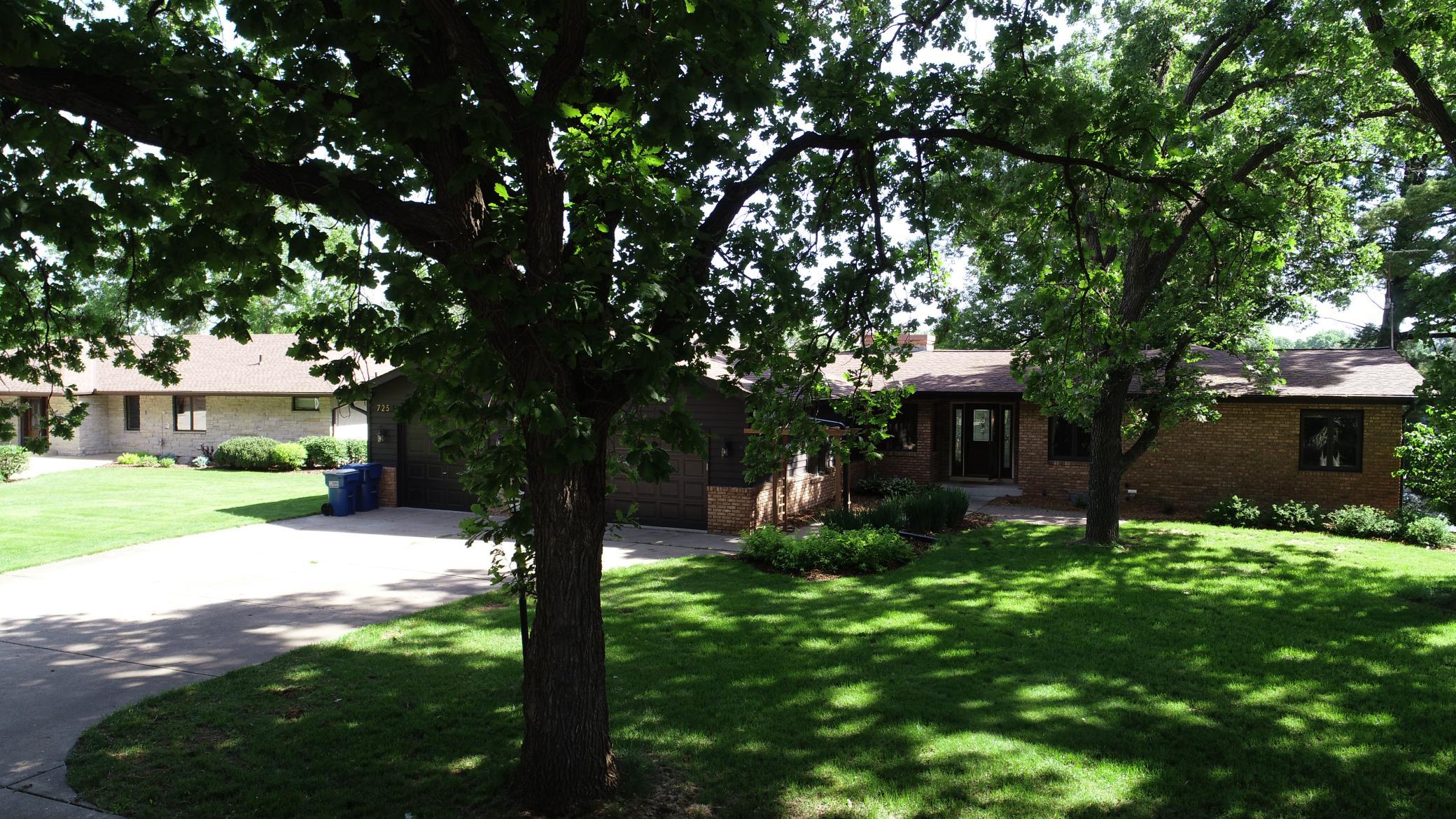 725 Bradford Avenue Property Photo 6