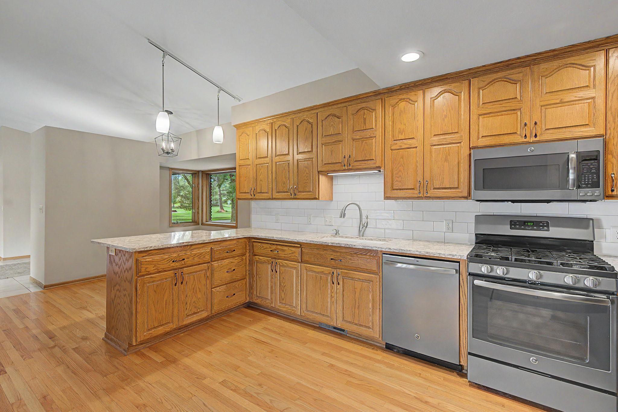 725 Bradford Avenue Property Photo 27