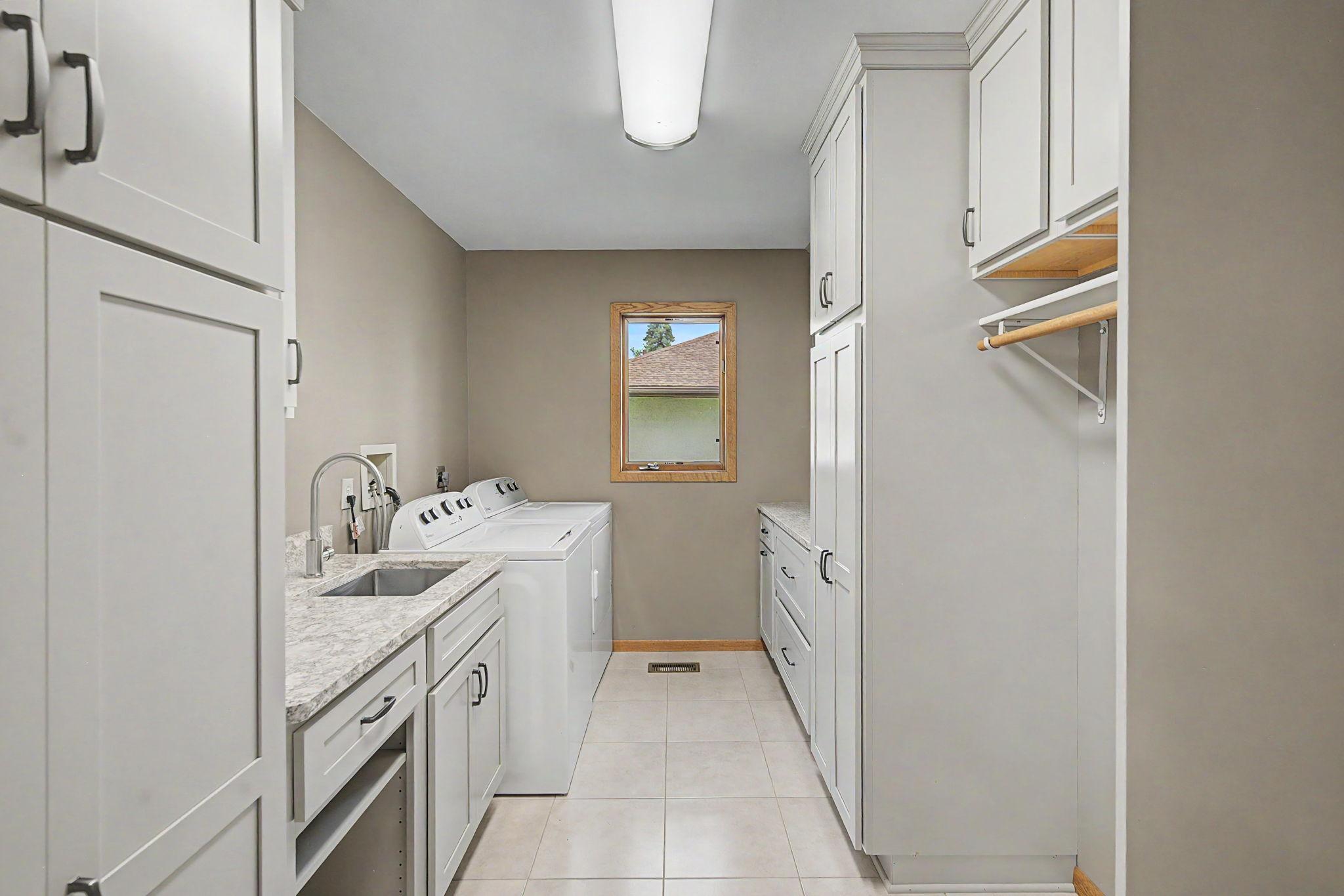 725 Bradford Avenue Property Photo 32