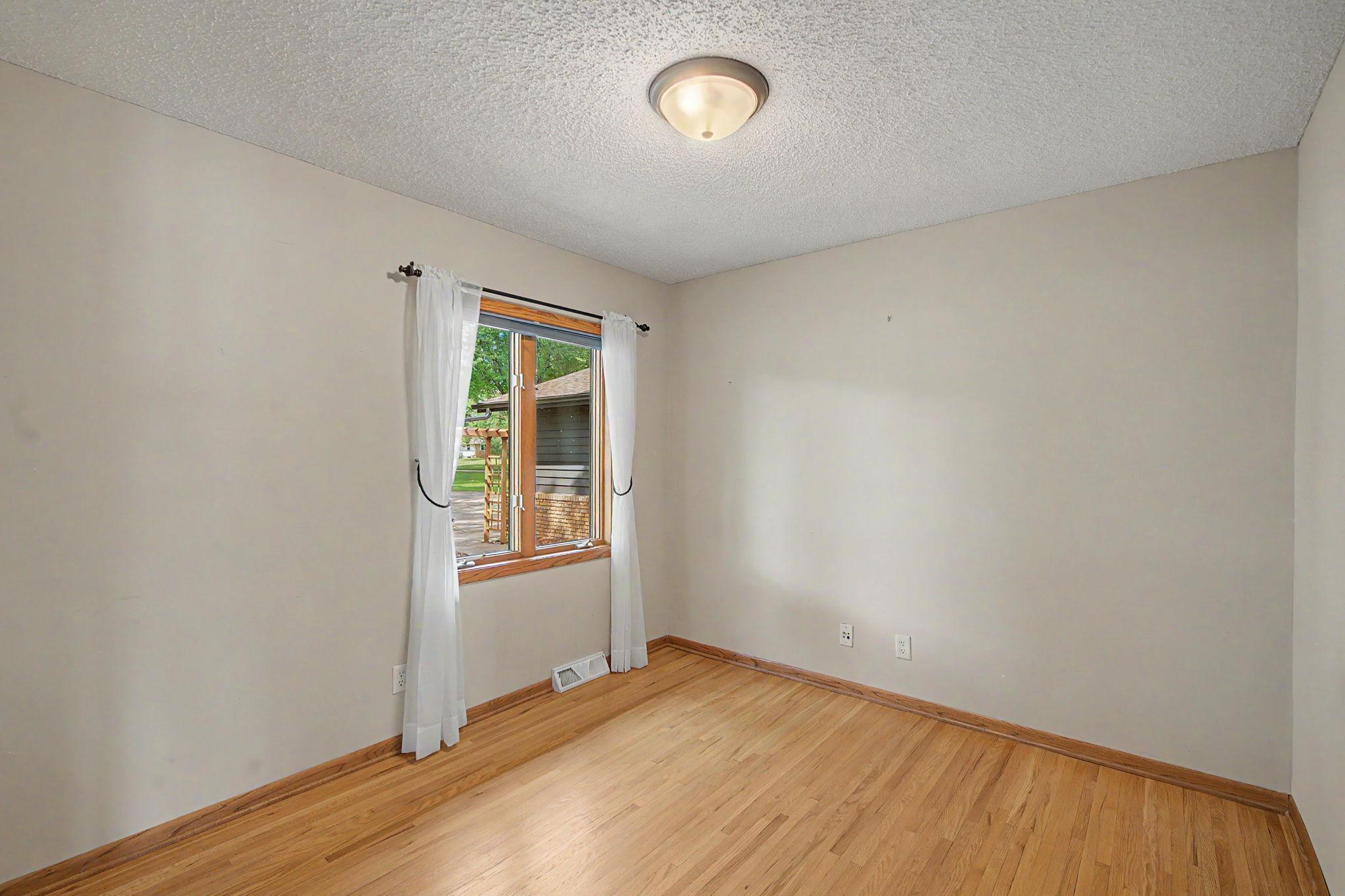725 Bradford Avenue Property Photo 37