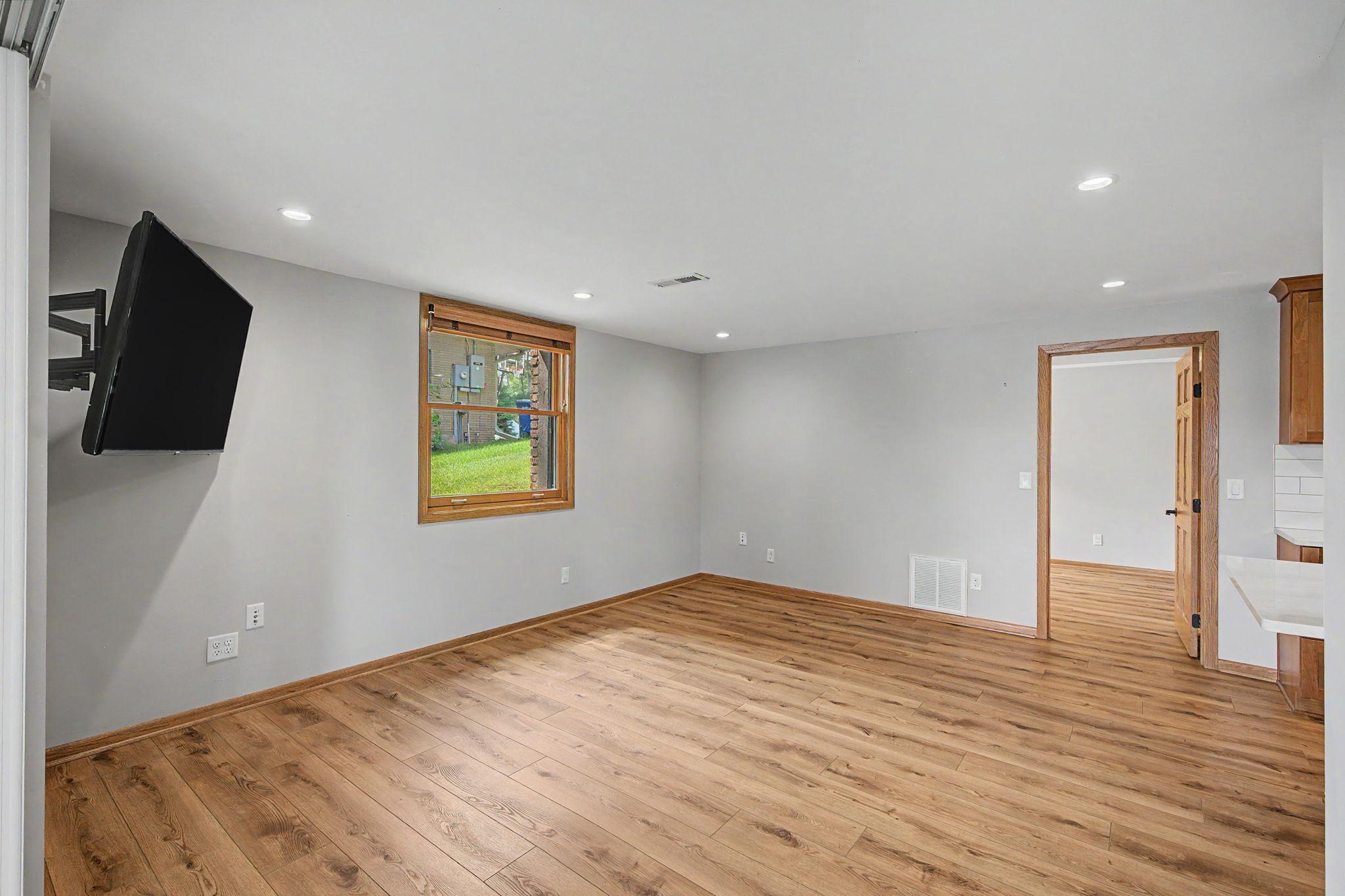 725 Bradford Avenue Property Photo 58