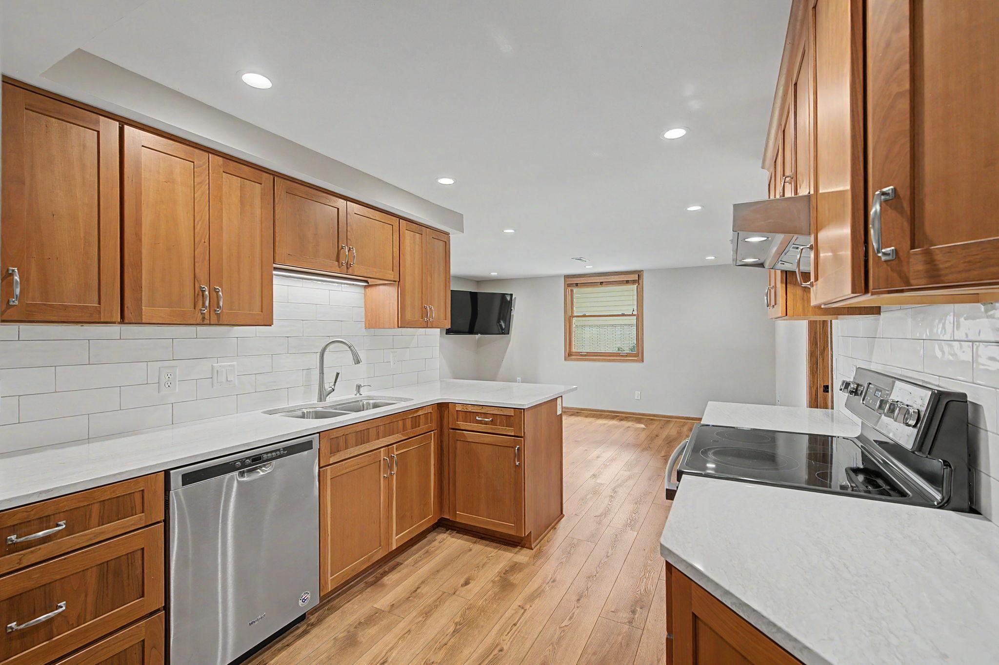 725 Bradford Avenue Property Photo 61