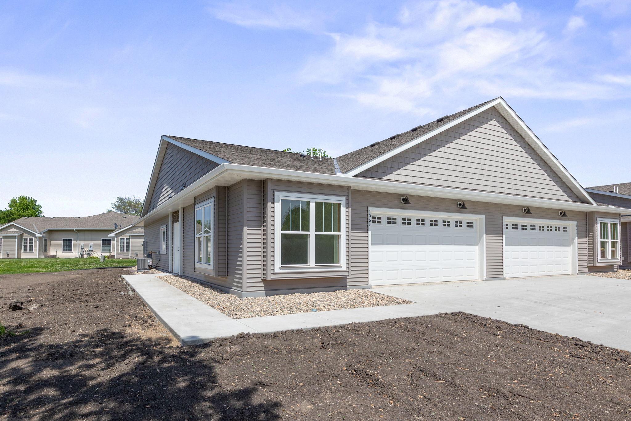 1081 Golf Course Road Nw Property Photo 1