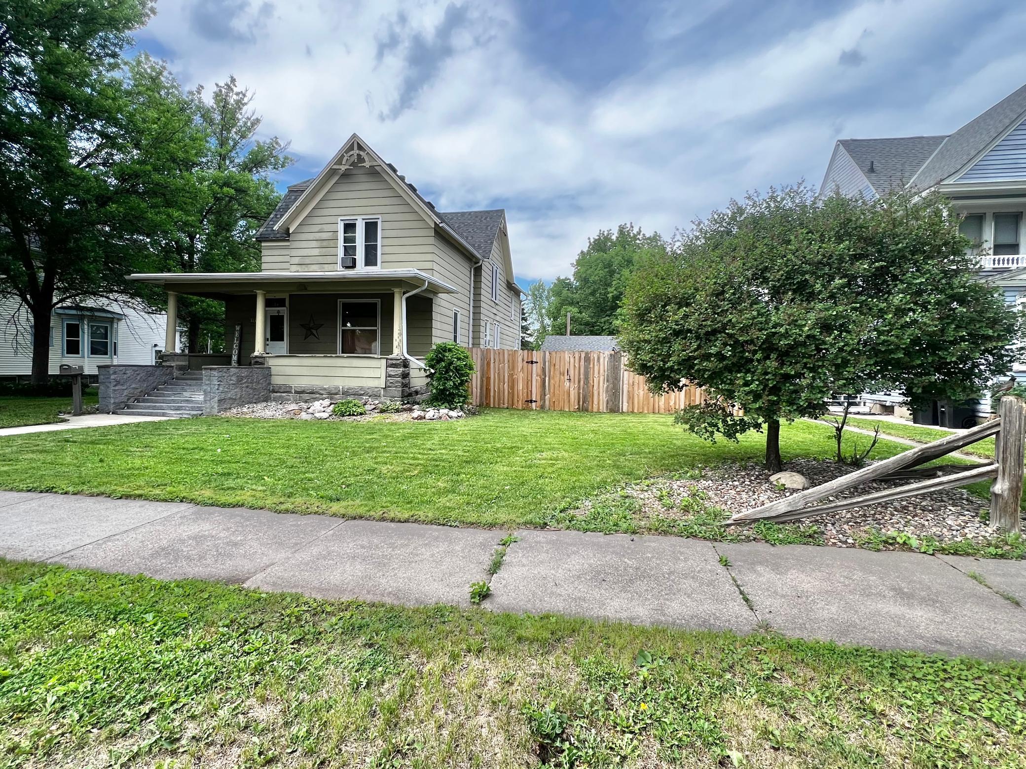 313 E 5th Street Property Photo 2