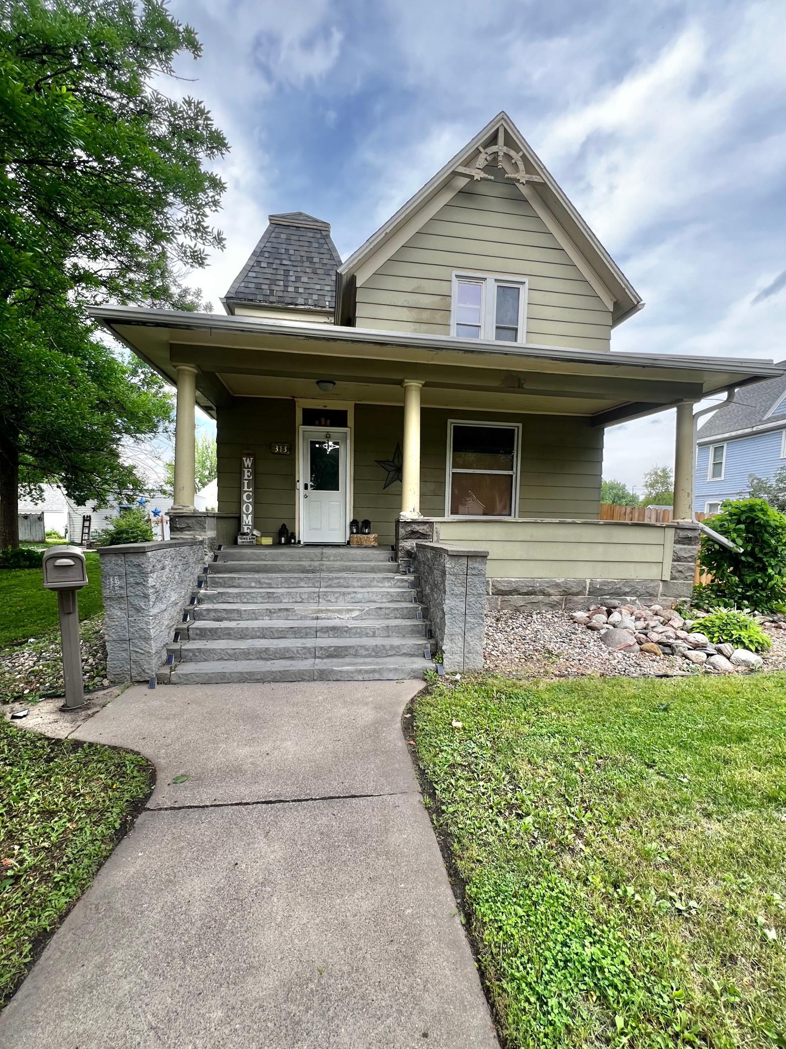 313 E 5th Street Property Photo 3