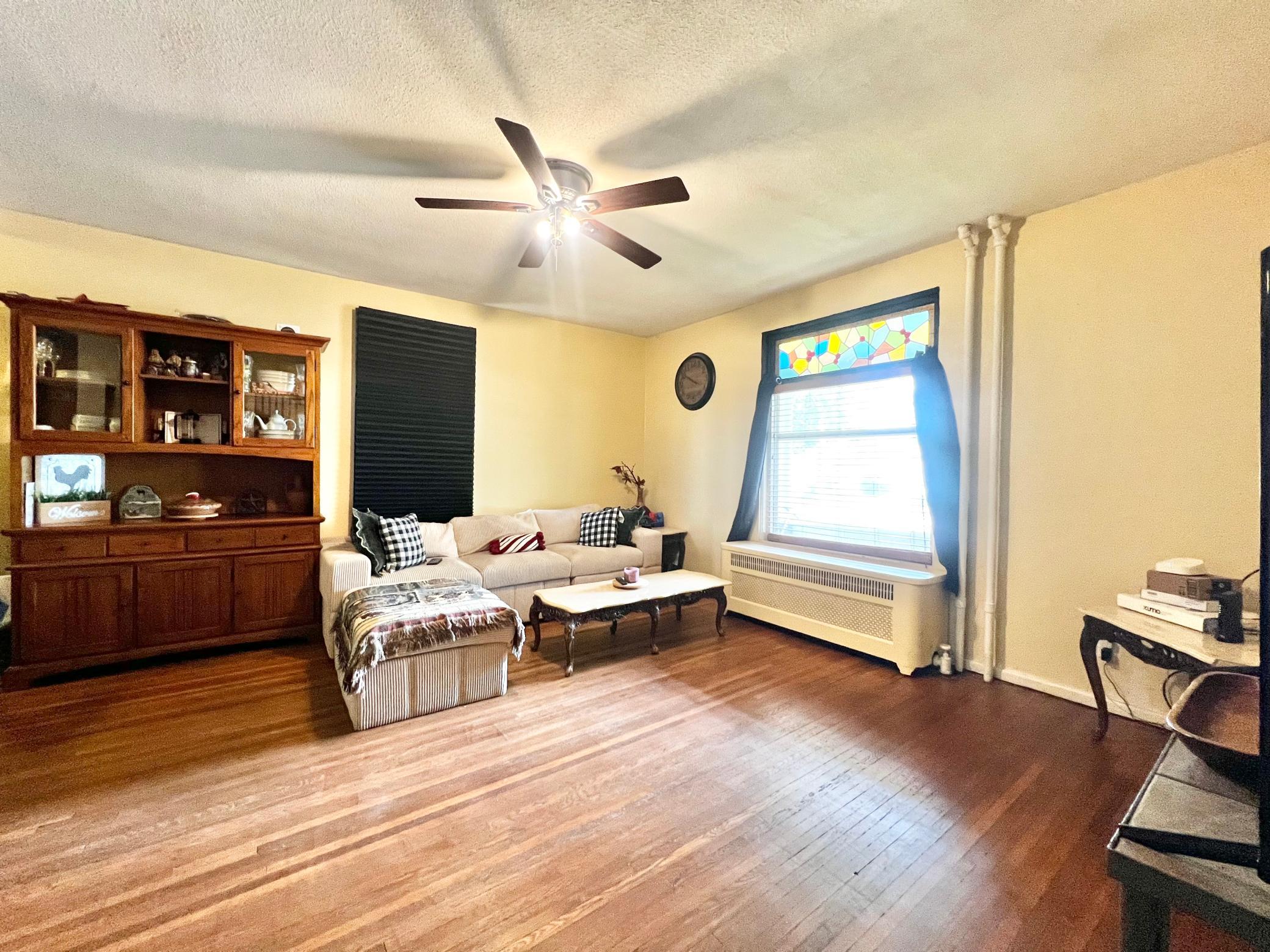 313 E 5th Street Property Photo 5