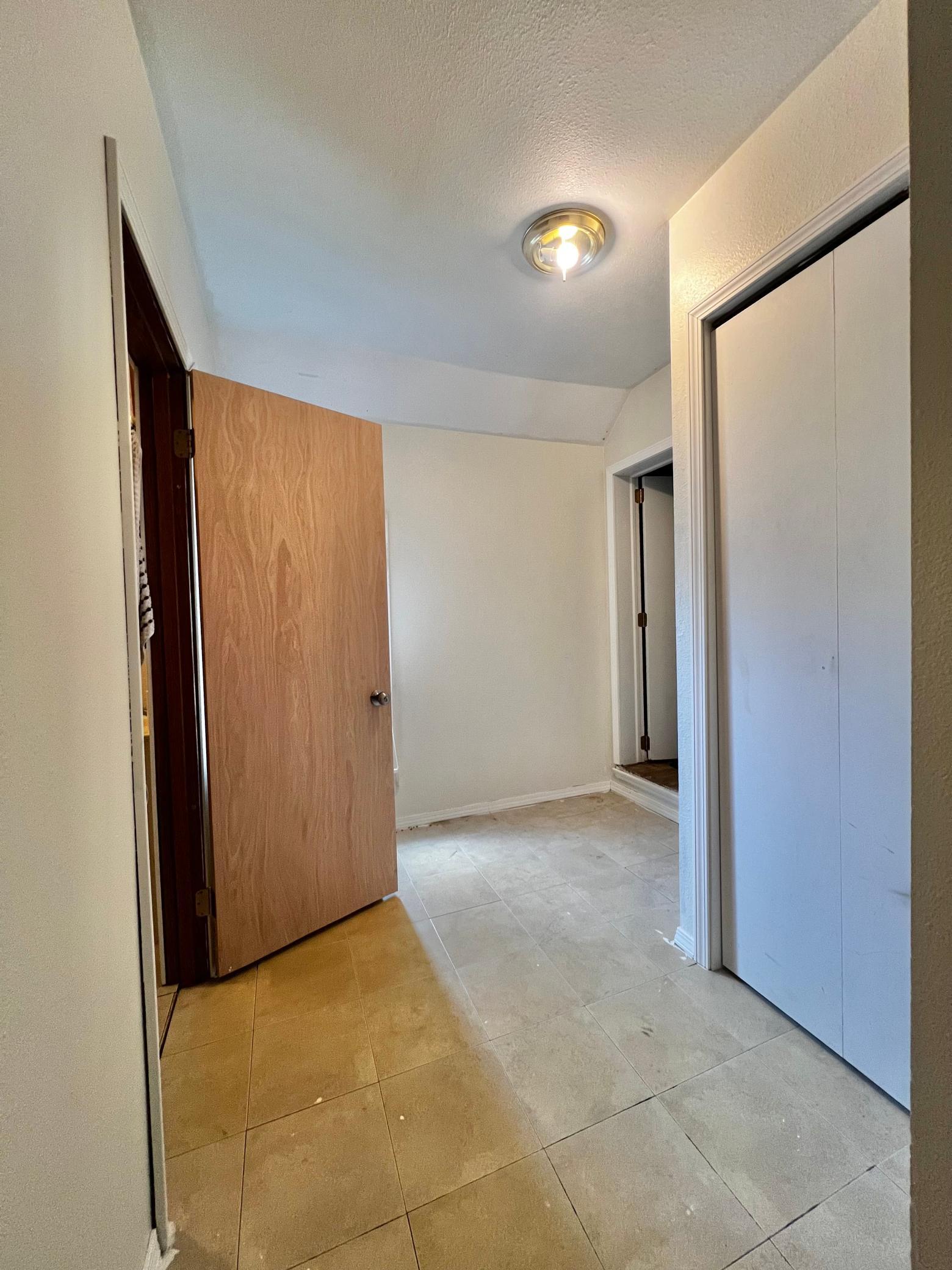 313 E 5th Street Property Photo 20