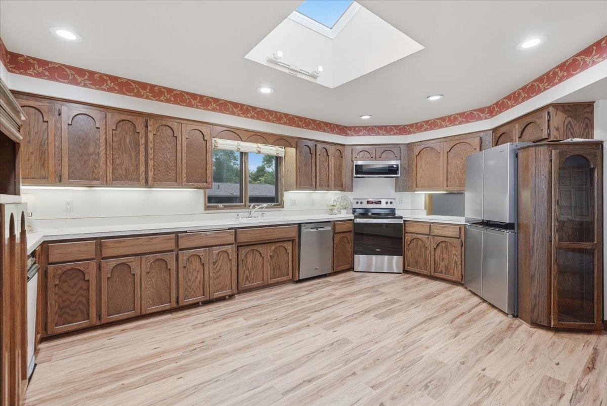 737 Carla Lane Property Photo 4