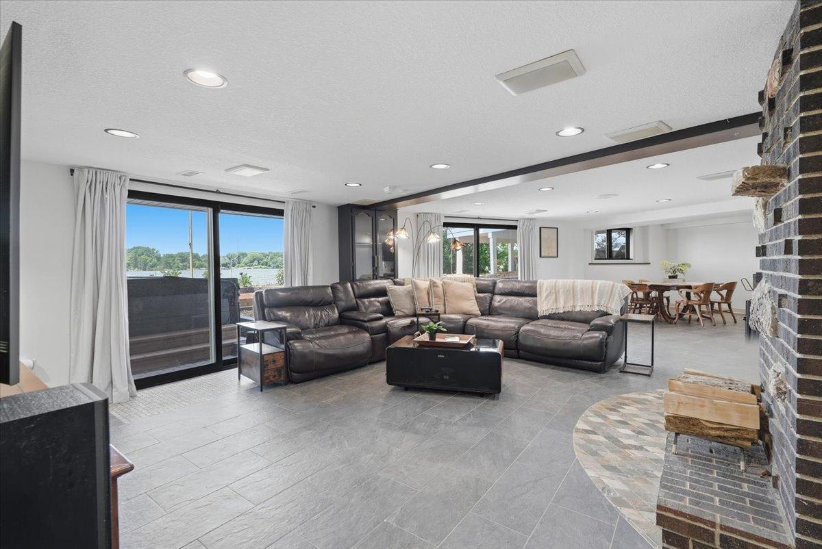 737 Carla Lane Property Photo 33