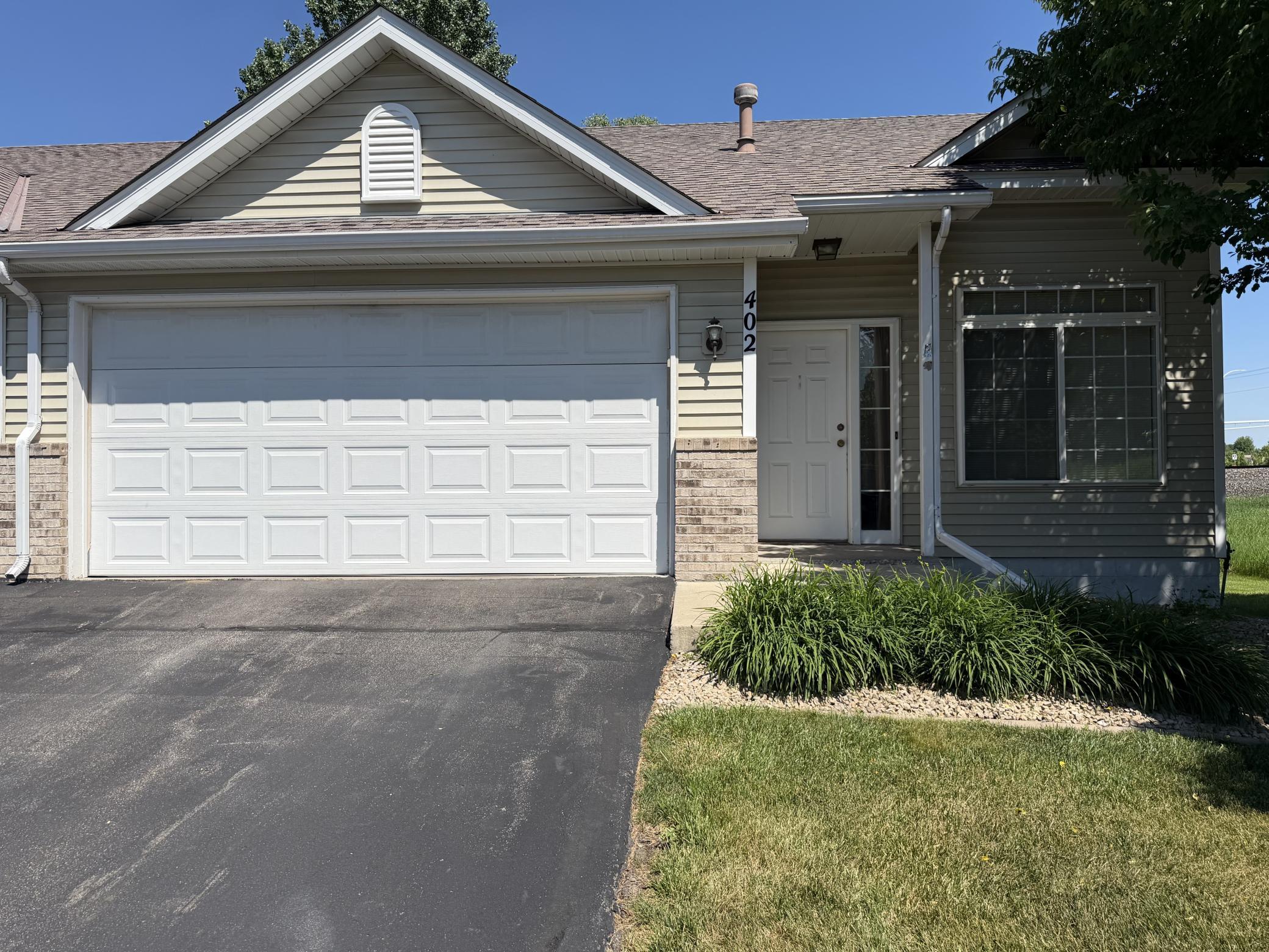 402 Creekside Drive Property Photo 1