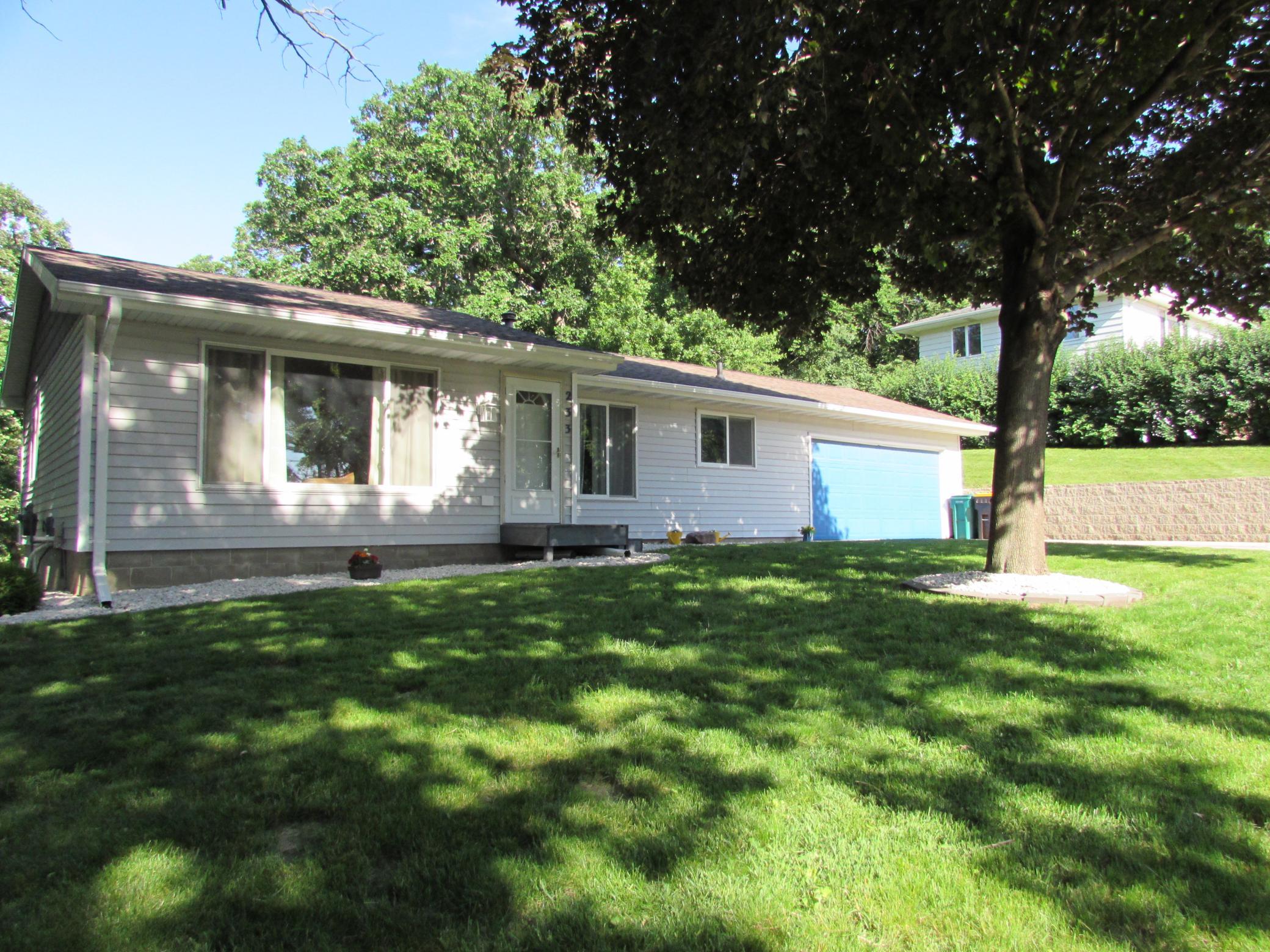 233 E Amber Lake Drive Property Photo 1