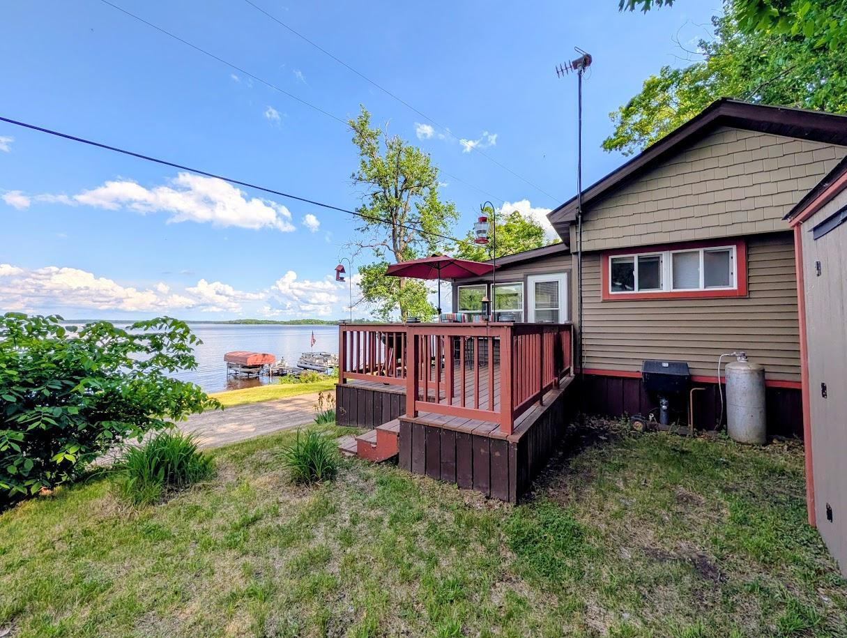 52555 223rd Place Property Photo 3