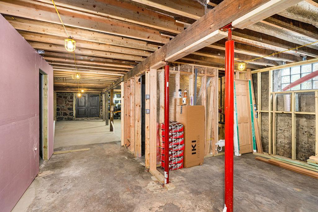 24 W 5th Street Property Photo 15