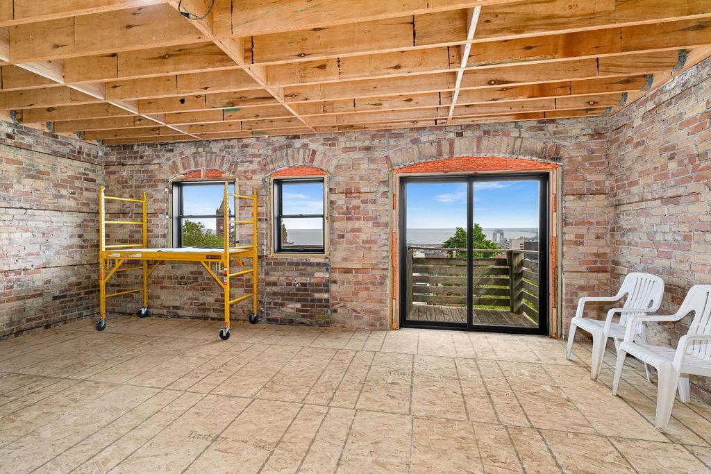 24 W 5th Street Property Photo 26