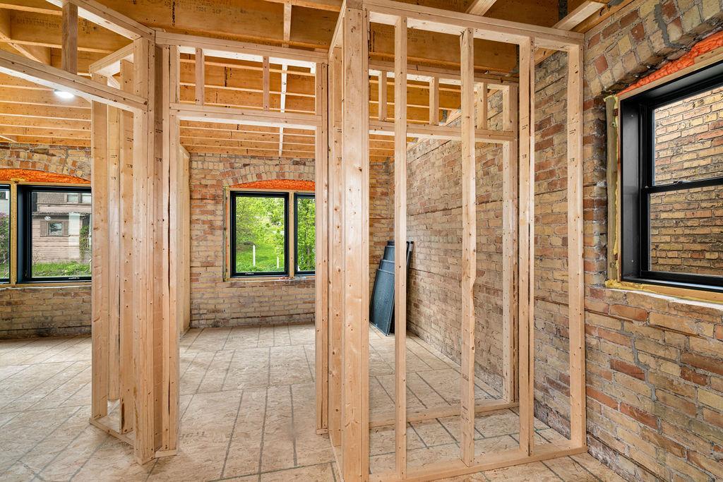 24 W 5th Street Property Photo 31