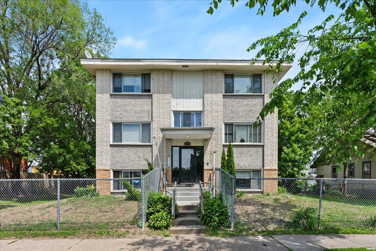 3021 Longfellow Avenue Property Photo 2