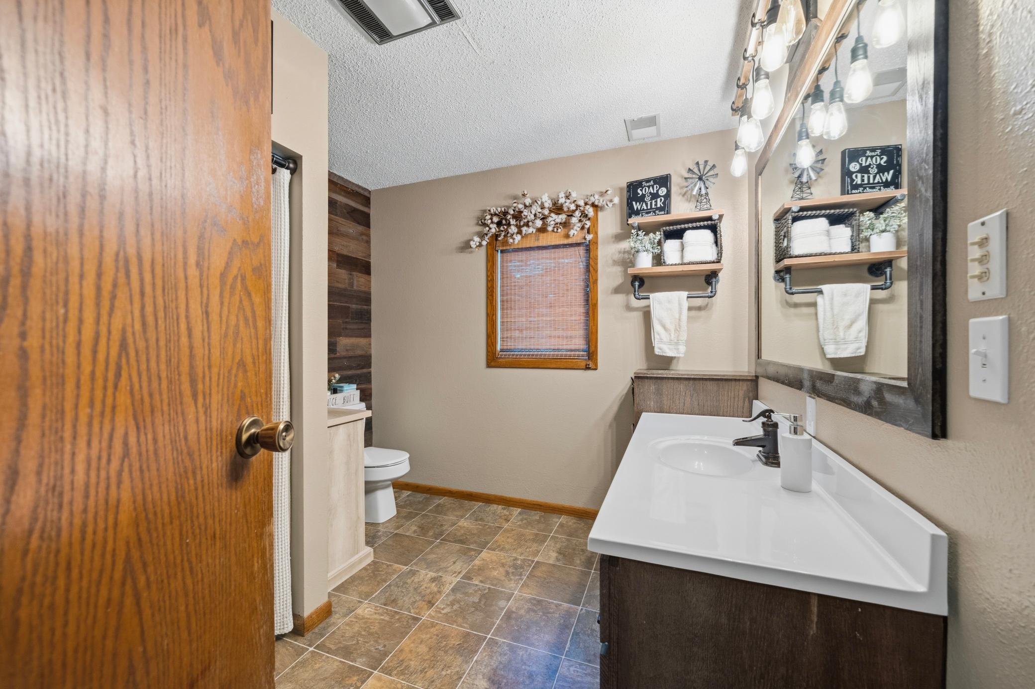16824 State Highway 9 Property Photo 40
