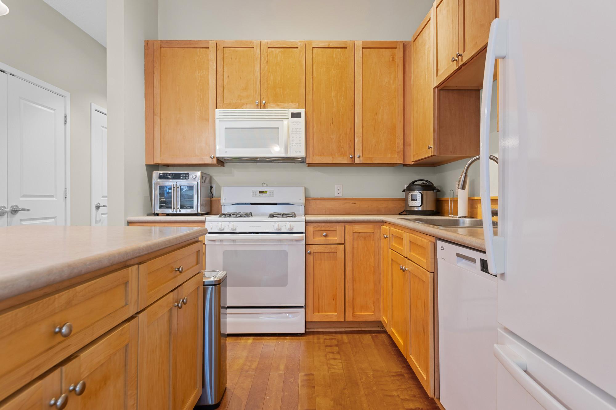 209 8th Street E 305 Property Photo 7