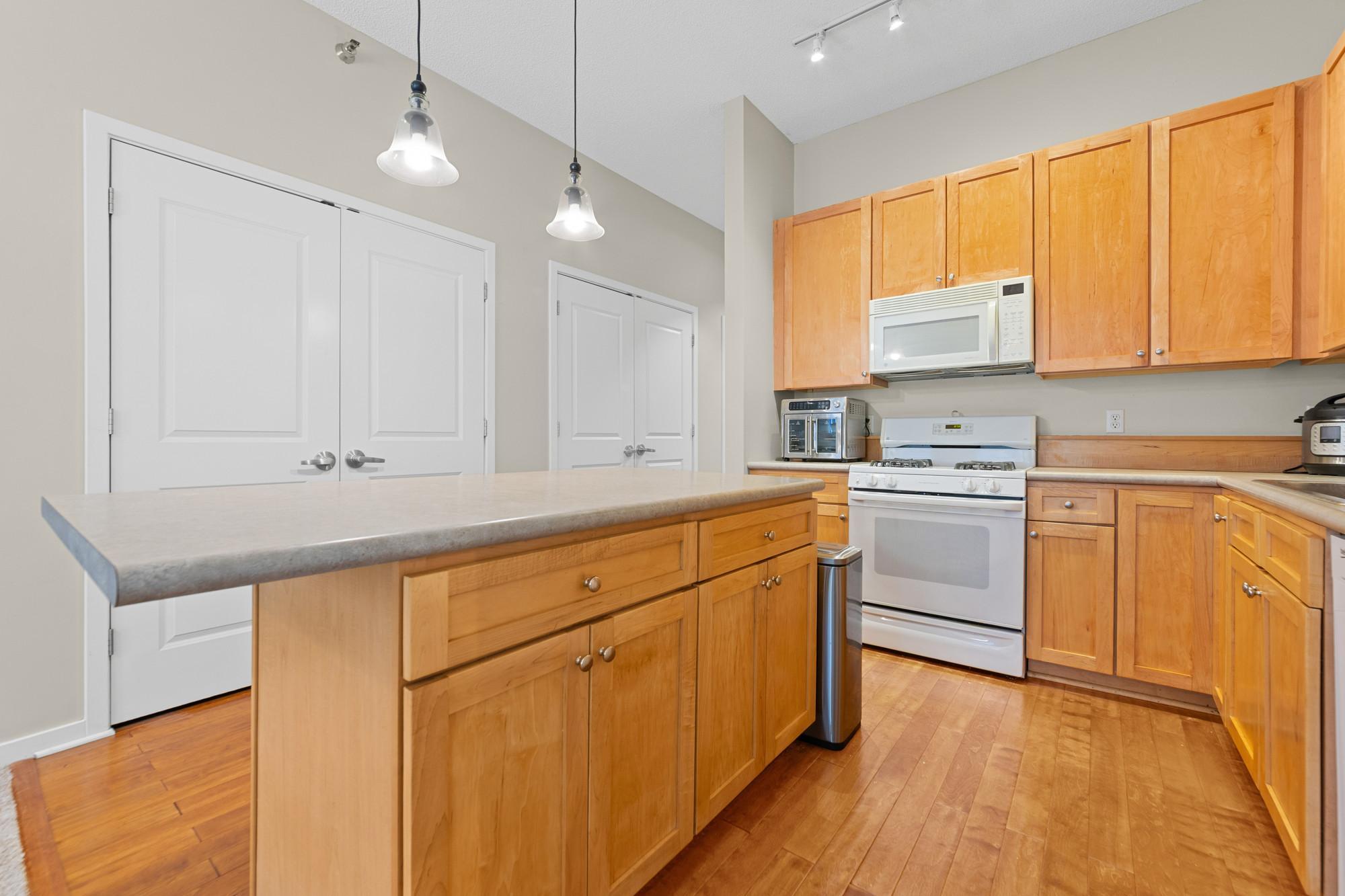 209 8th Street E 305 Property Photo 8