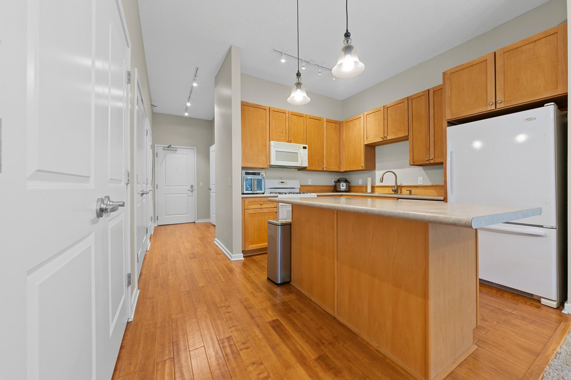209 8th Street E 305 Property Photo 9