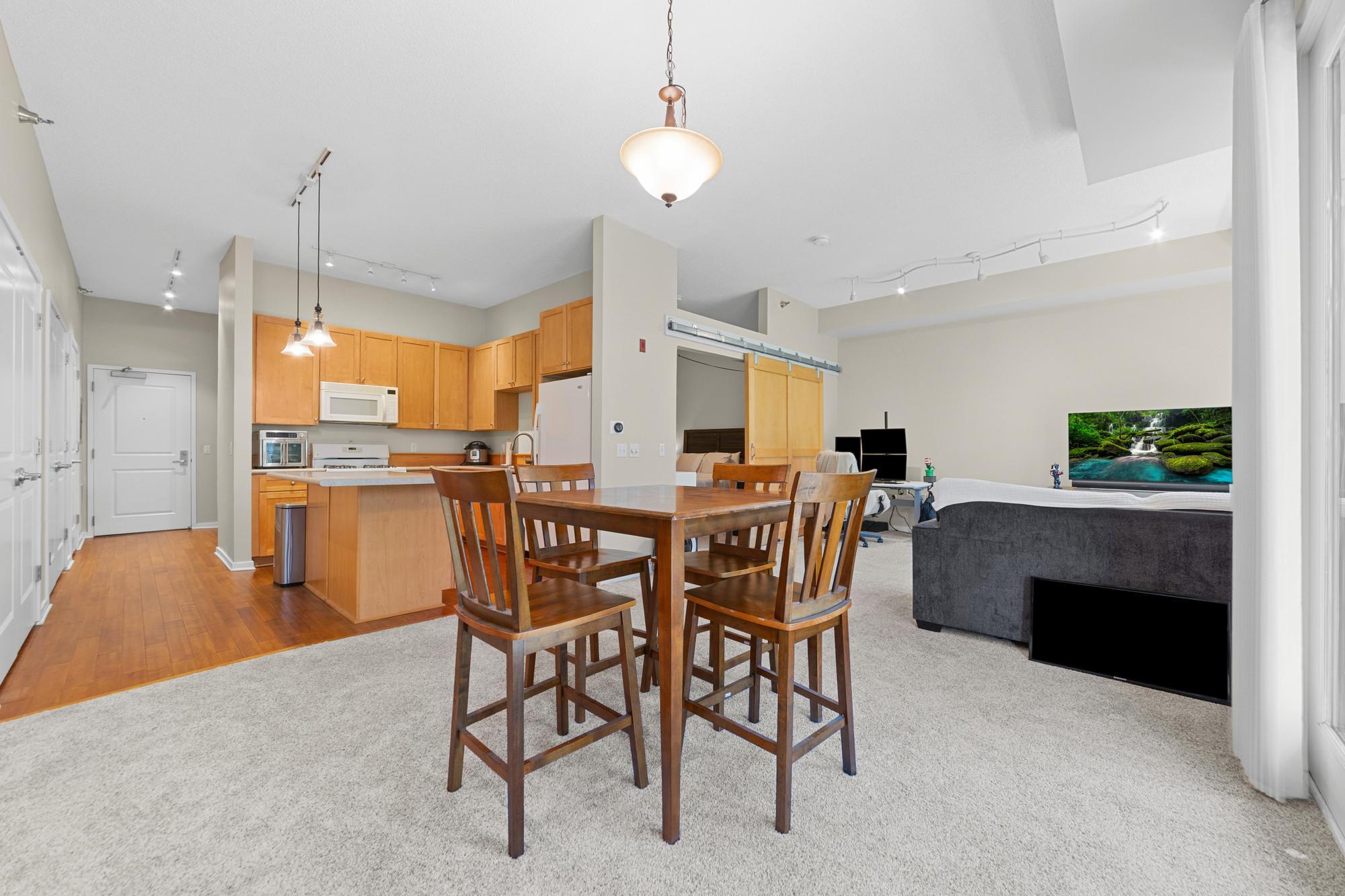 209 8th Street E 305 Property Photo 11