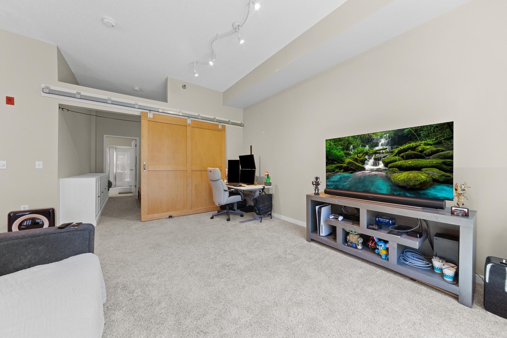 209 8th Street E 305 Property Photo 16