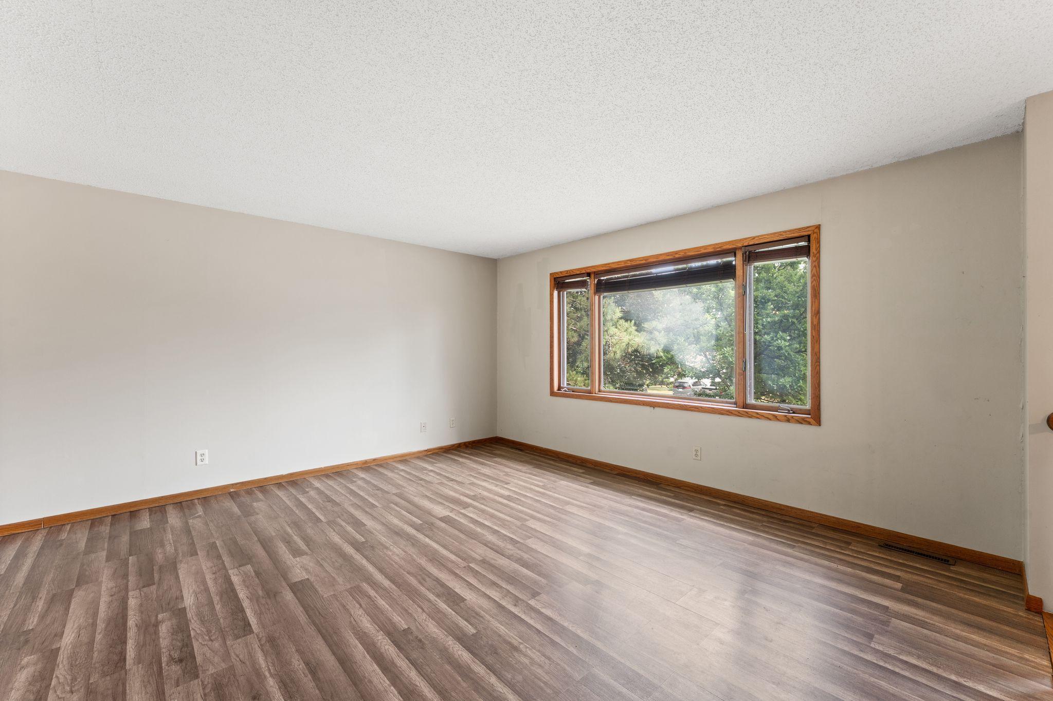 509 Mill Street E Property Photo 4