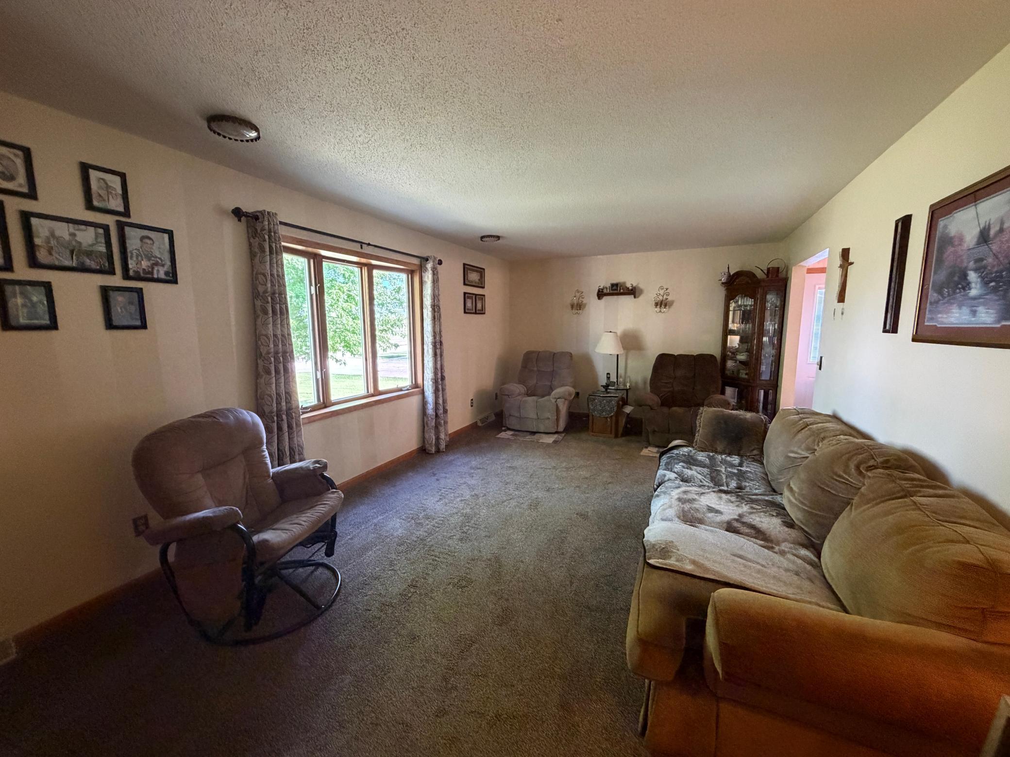 405 S 3rd Street Property Photo 4