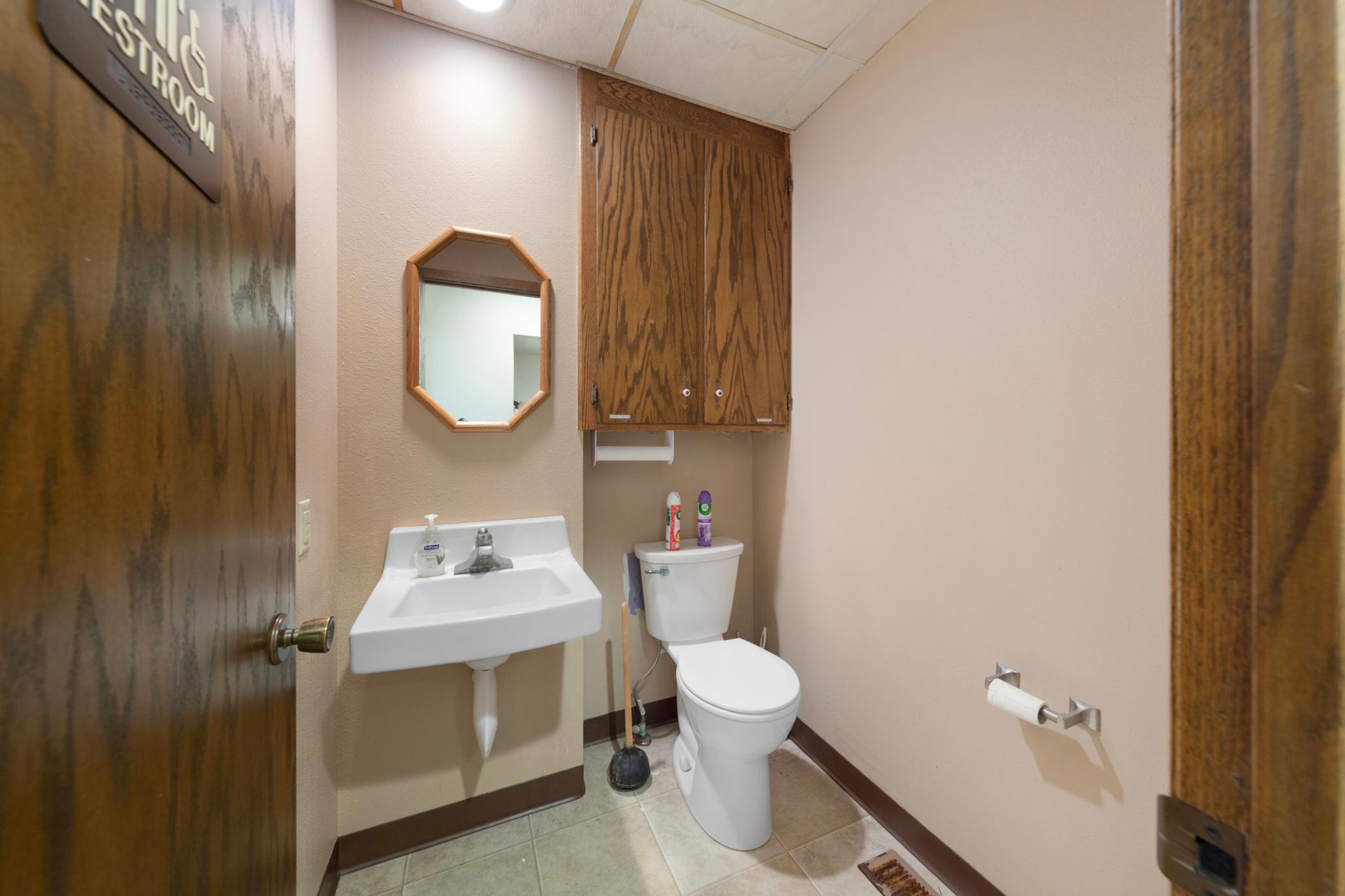 120 E 2nd Street Property Photo 9